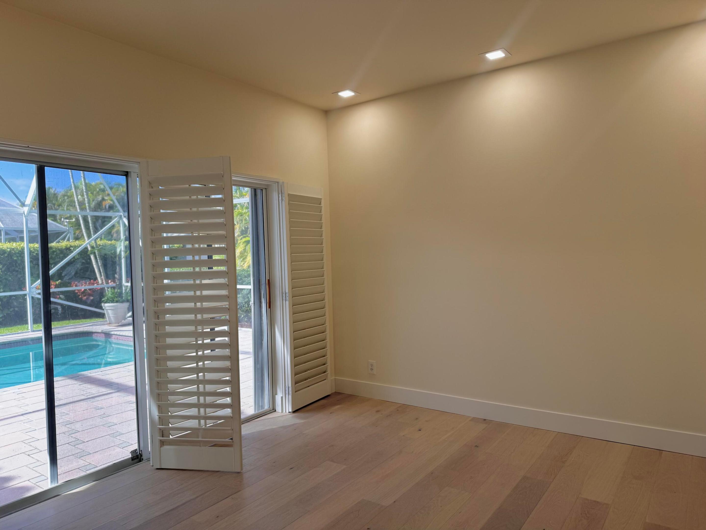7686 La Corniche Circle