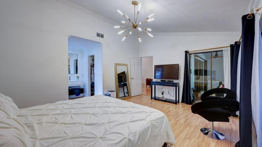 6660 Canary Palm Circle