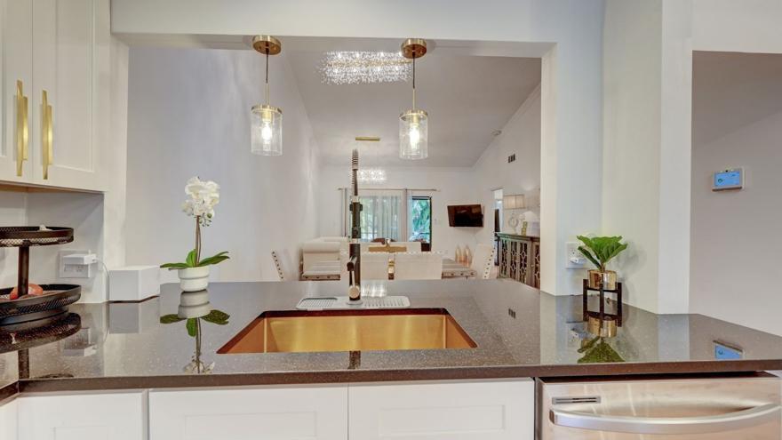 6660 Canary Palm Circle