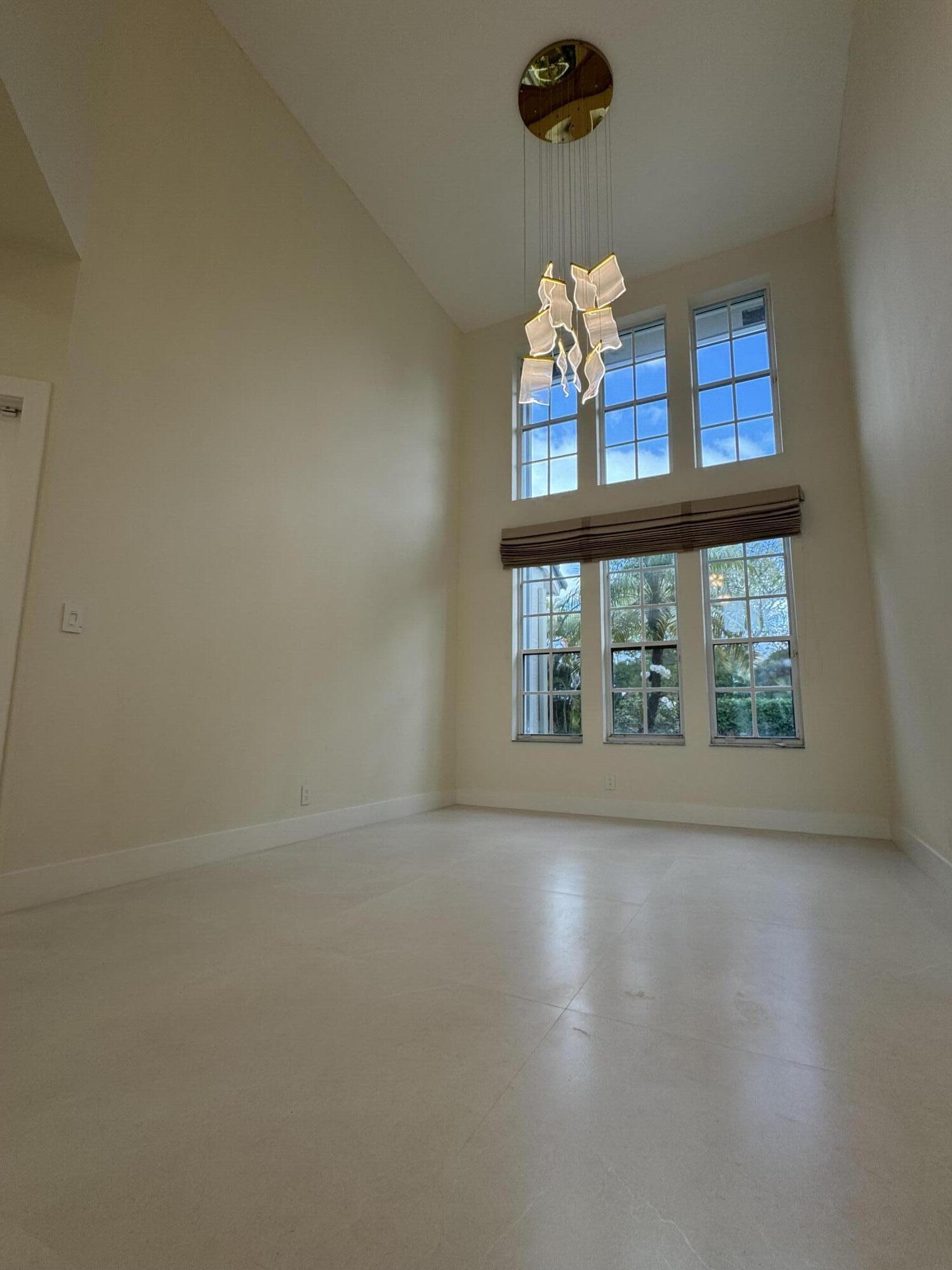 7686 La Corniche Circle