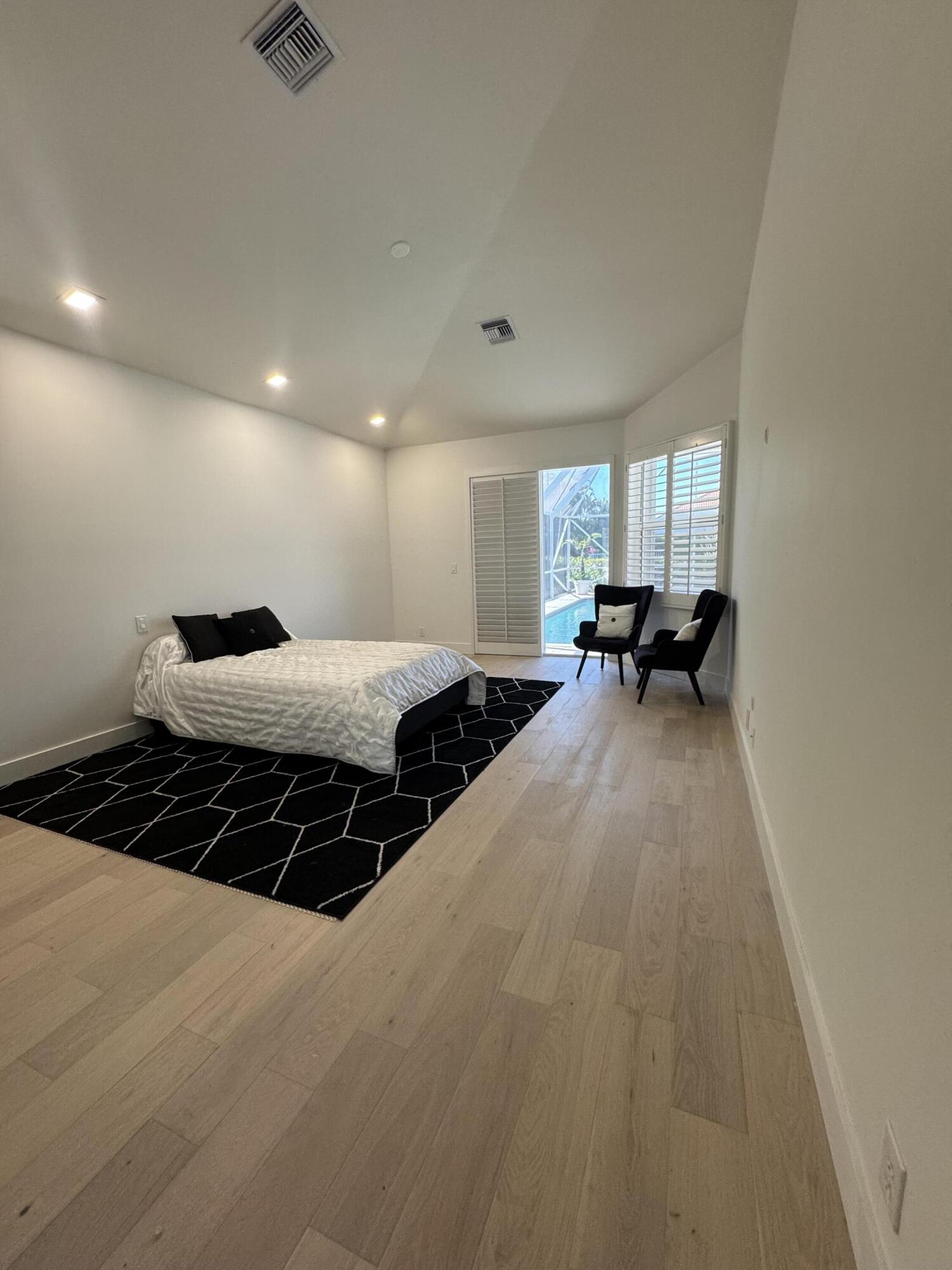 7686 La Corniche Circle