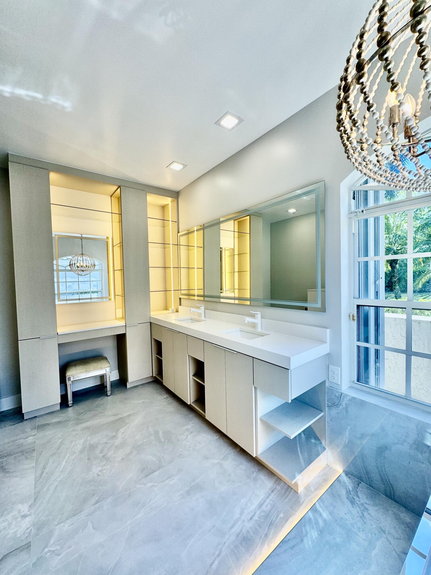 7686 La Corniche Circle