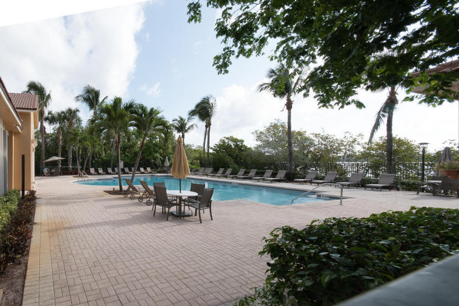 1000 Scotia Drive 504