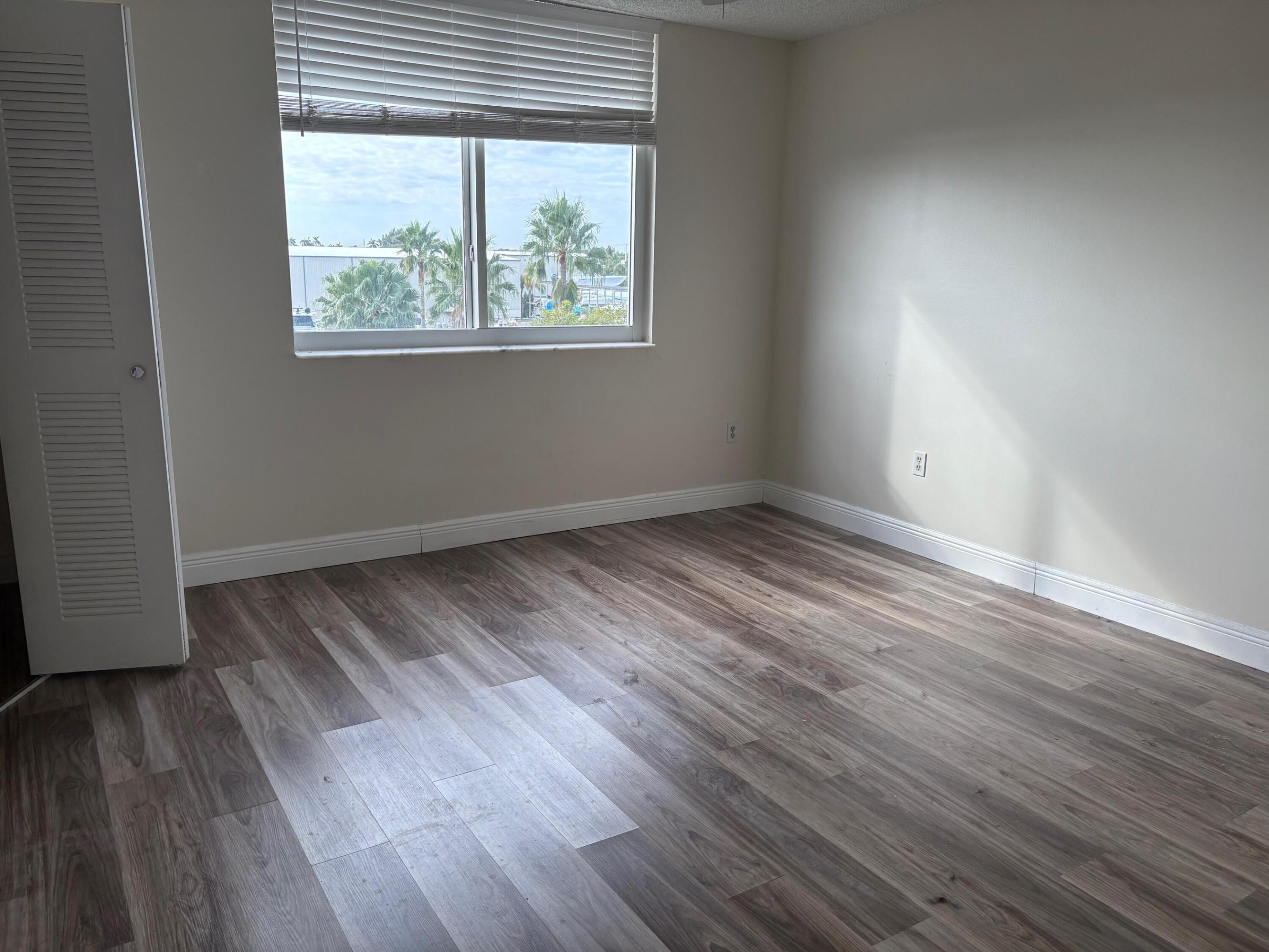 1000 Scotia Drive 504