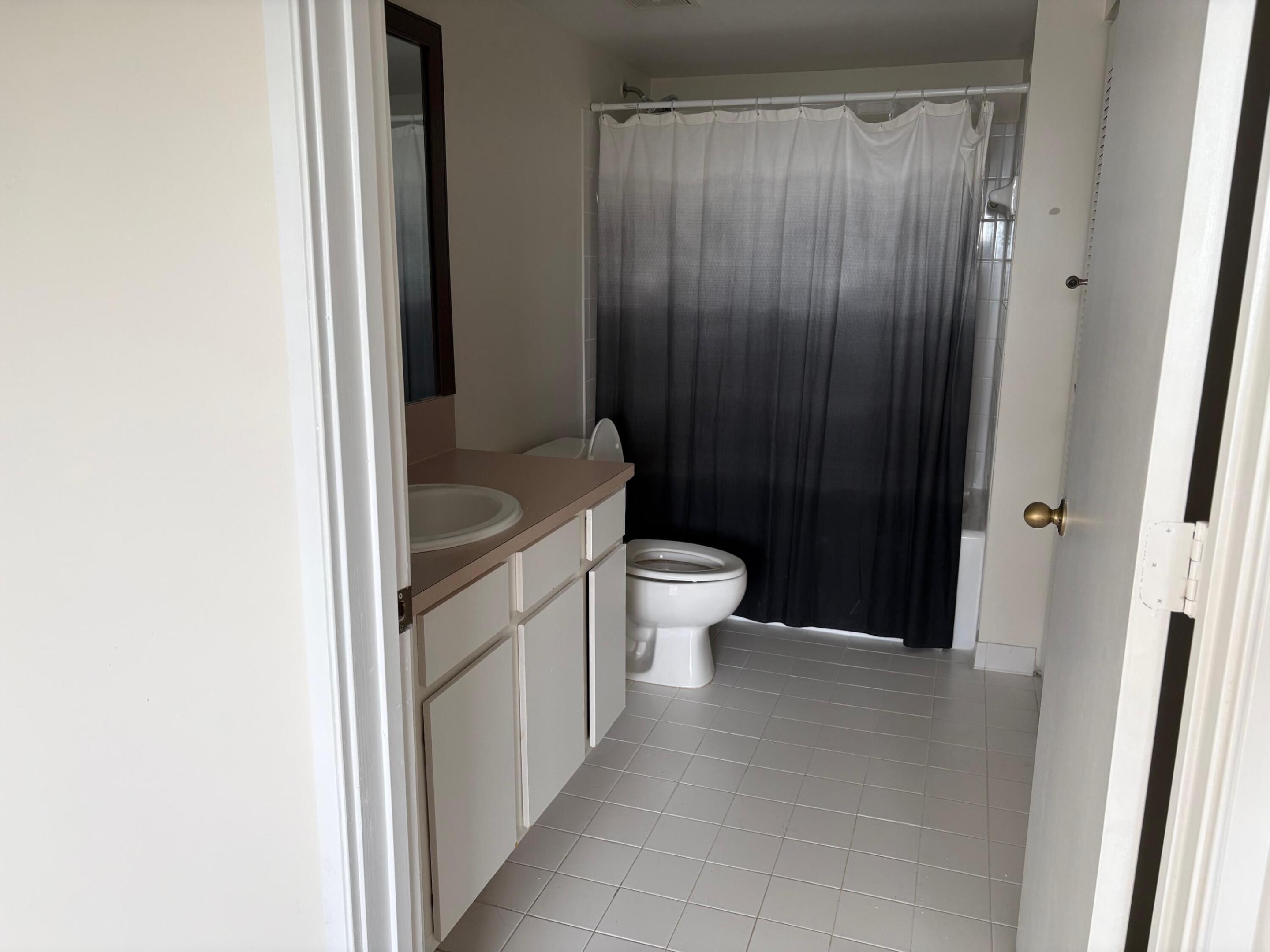 1000 Scotia Drive 504