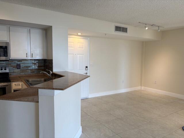 1000 Scotia Drive 504