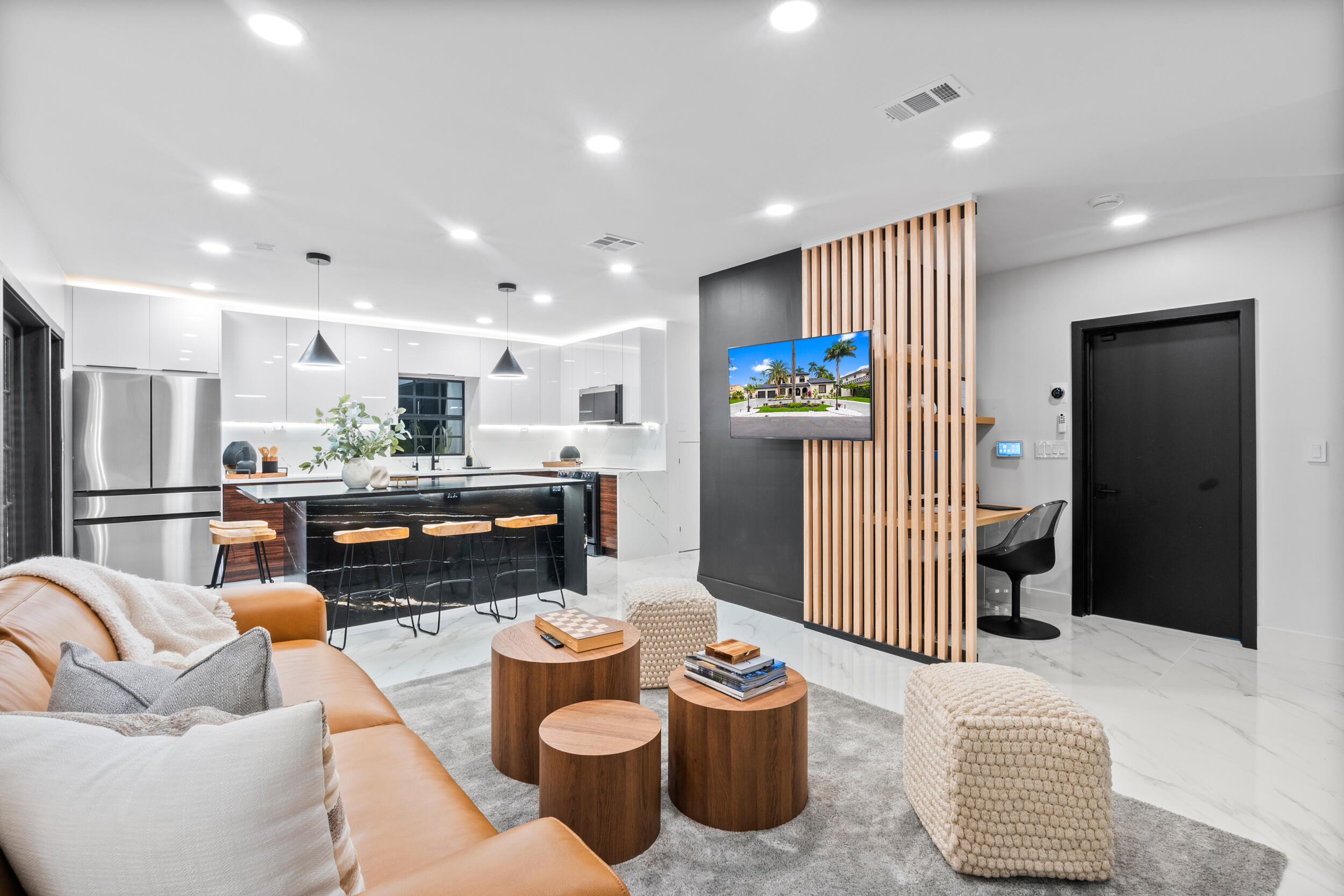 516 Royal Plaza Drive