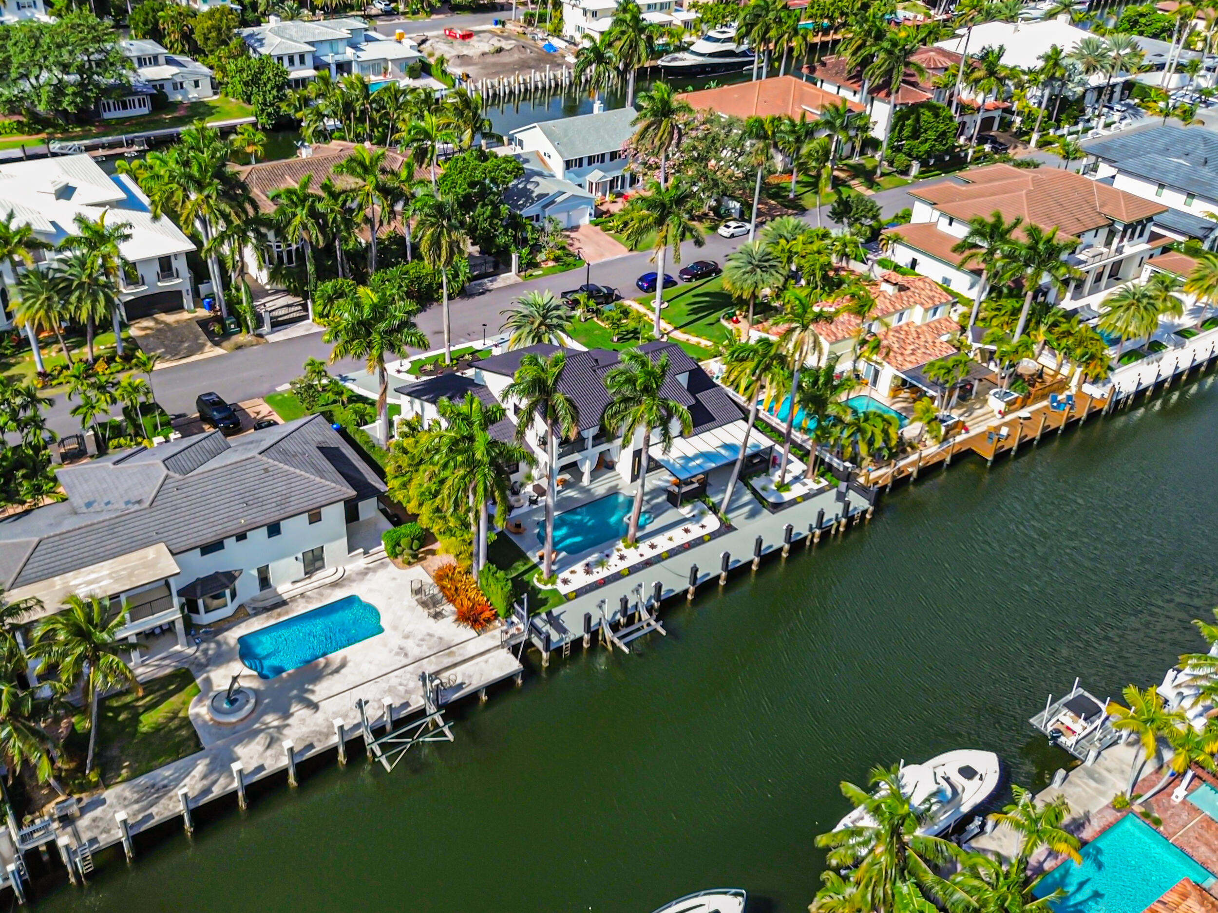 516 Royal Plaza Drive