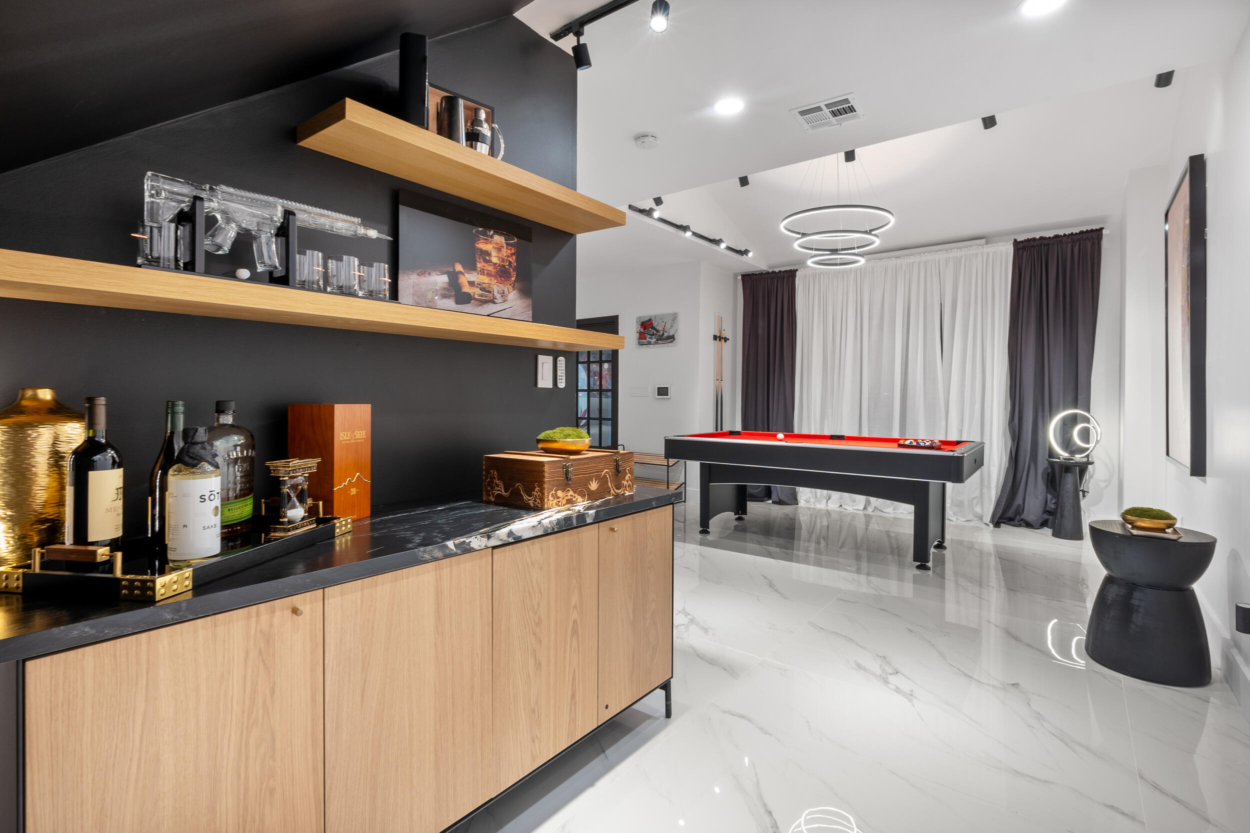 516 Royal Plaza Drive