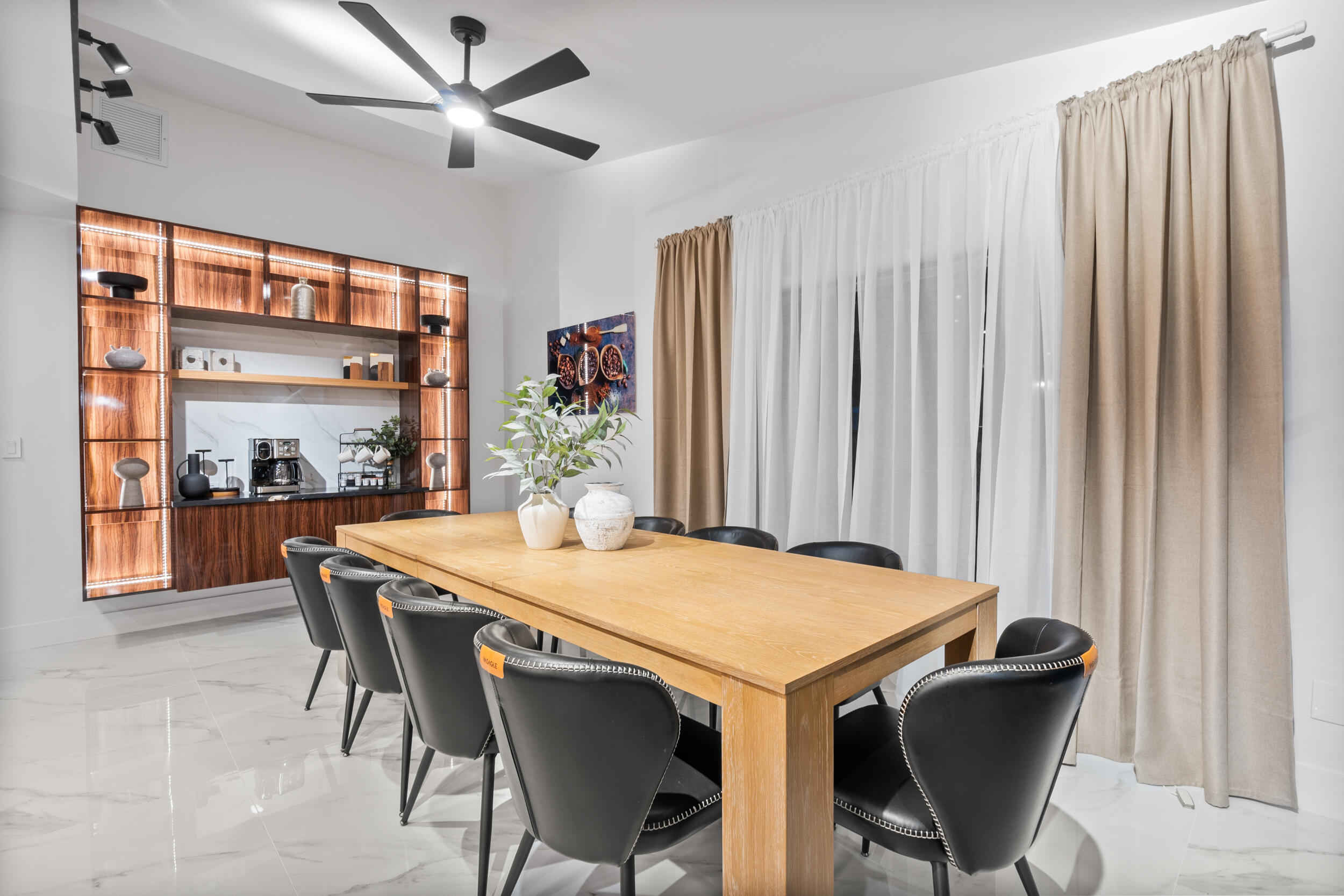 516 Royal Plaza Drive