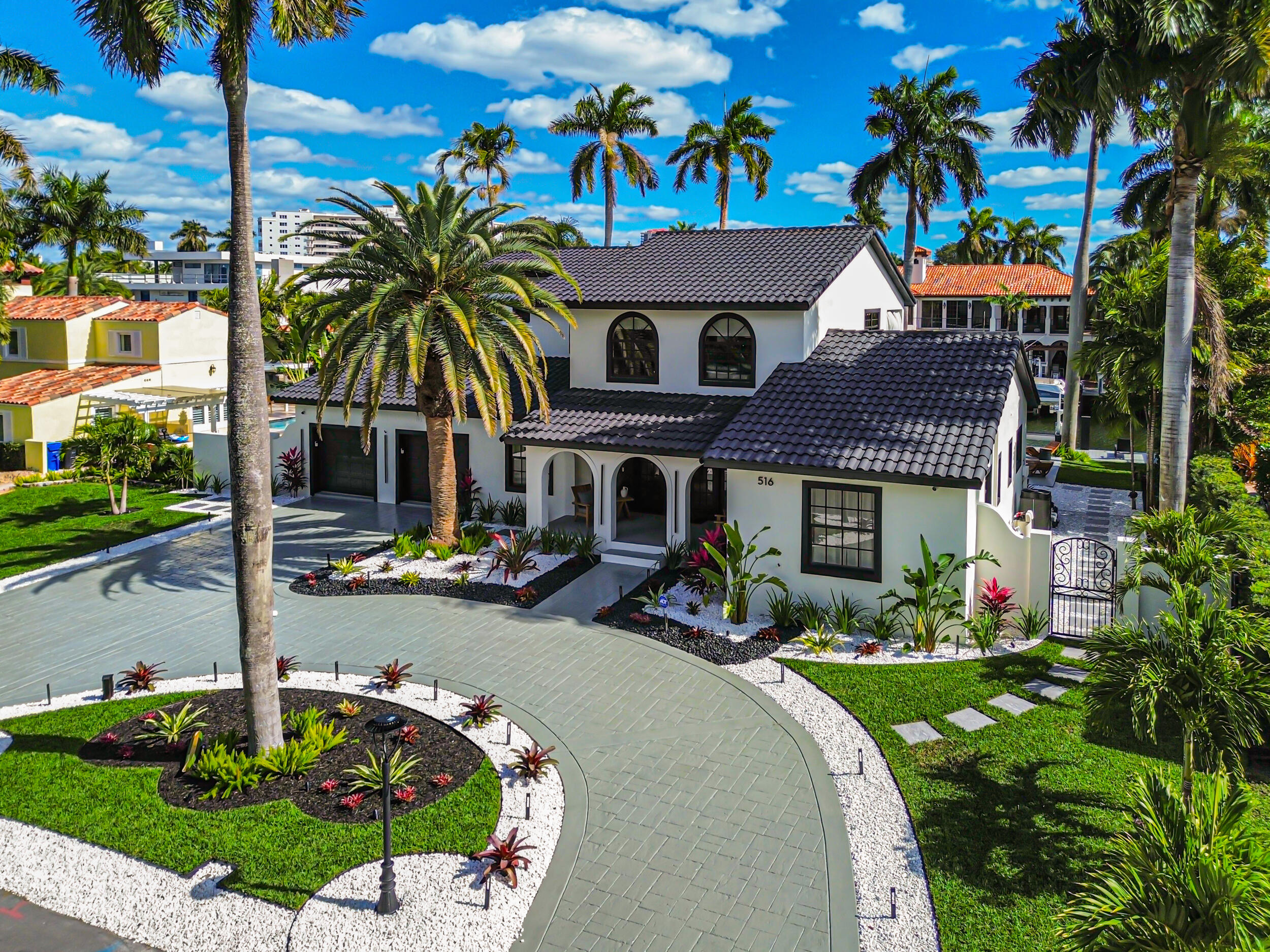 516 Royal Plaza Drive