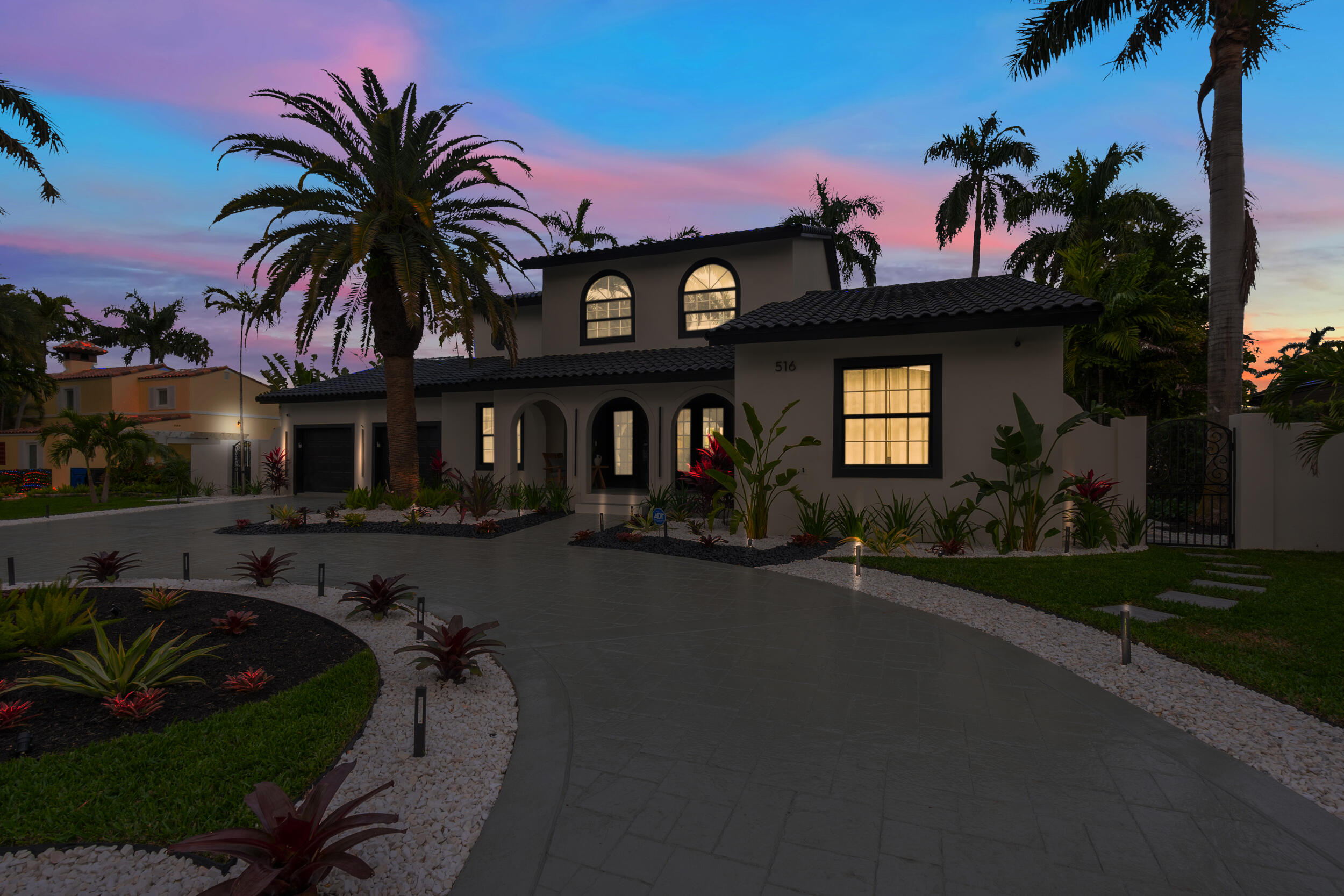 516 Royal Plaza Drive