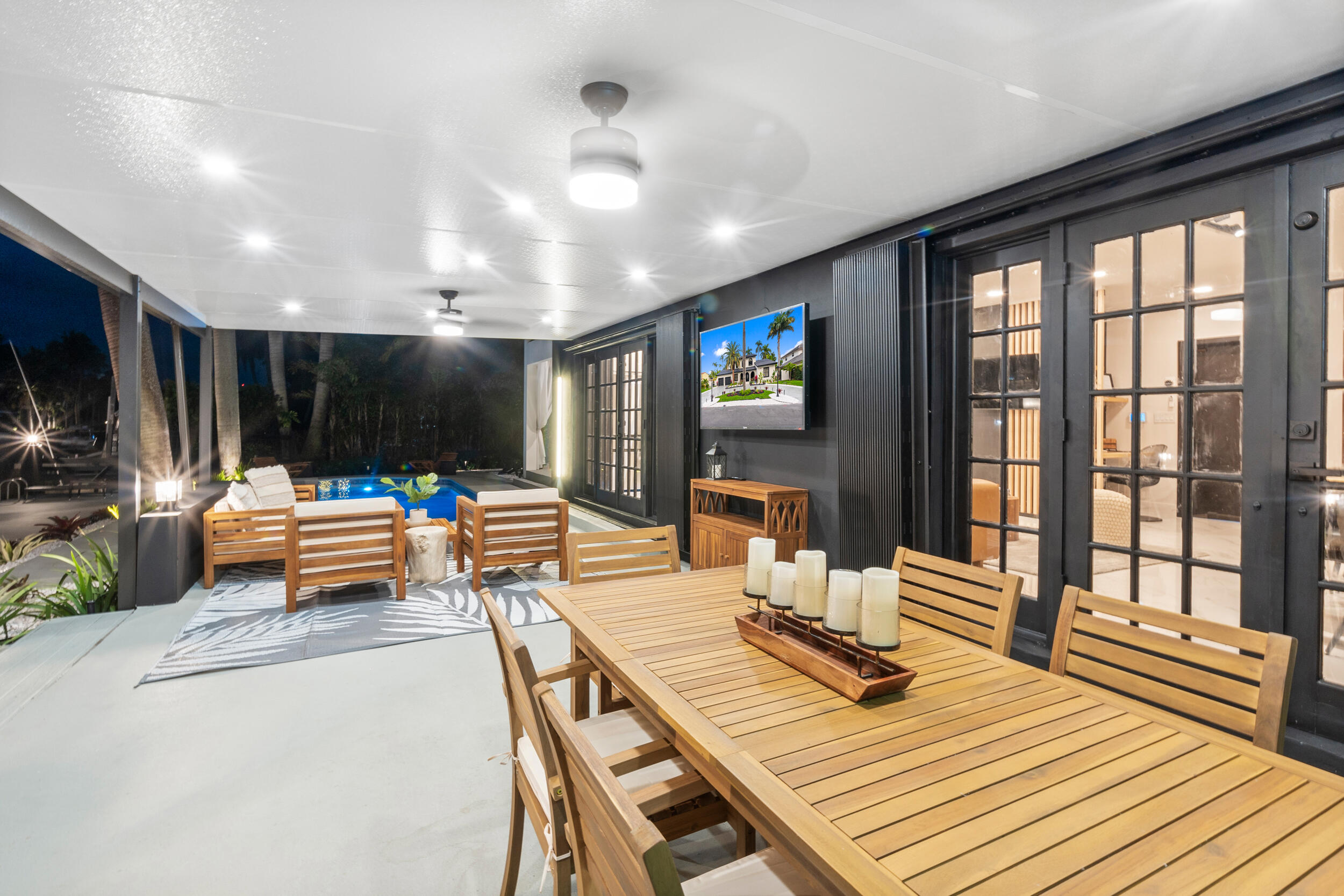 516 Royal Plaza Drive