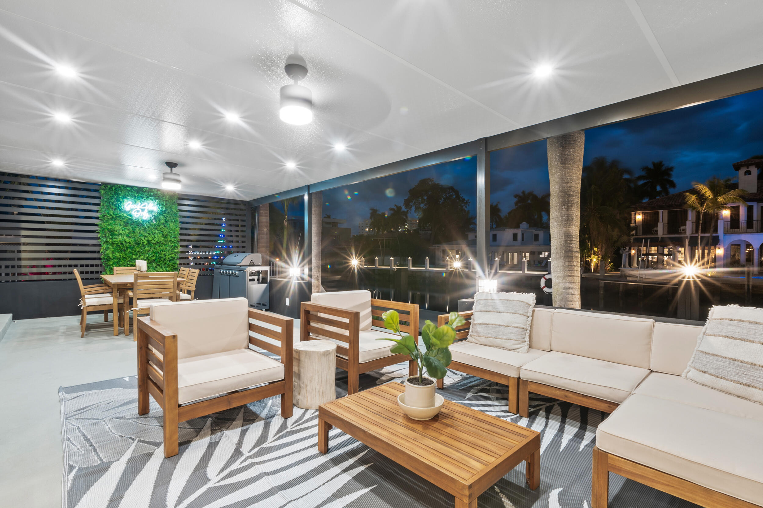 516 Royal Plaza Drive