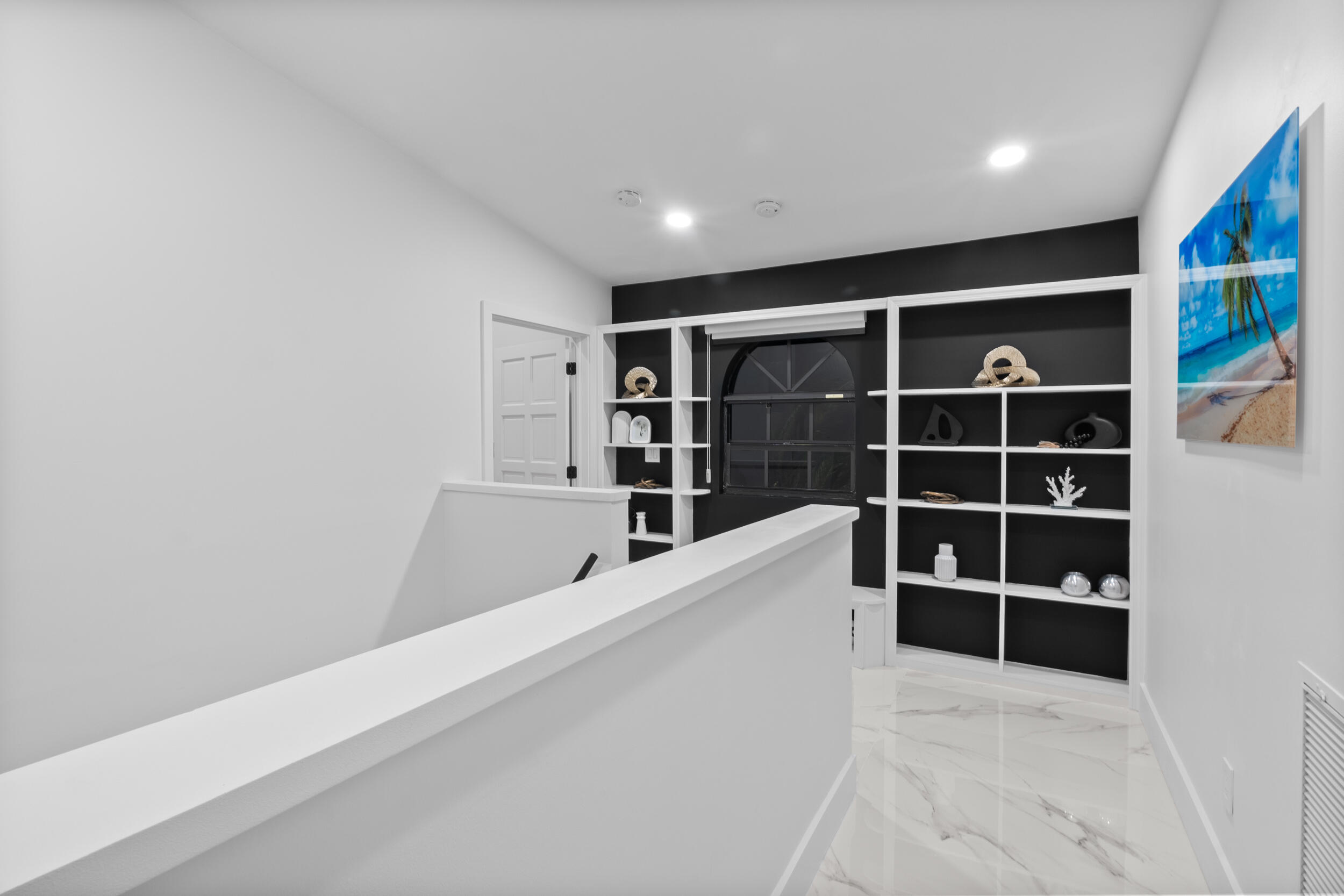 516 Royal Plaza Drive