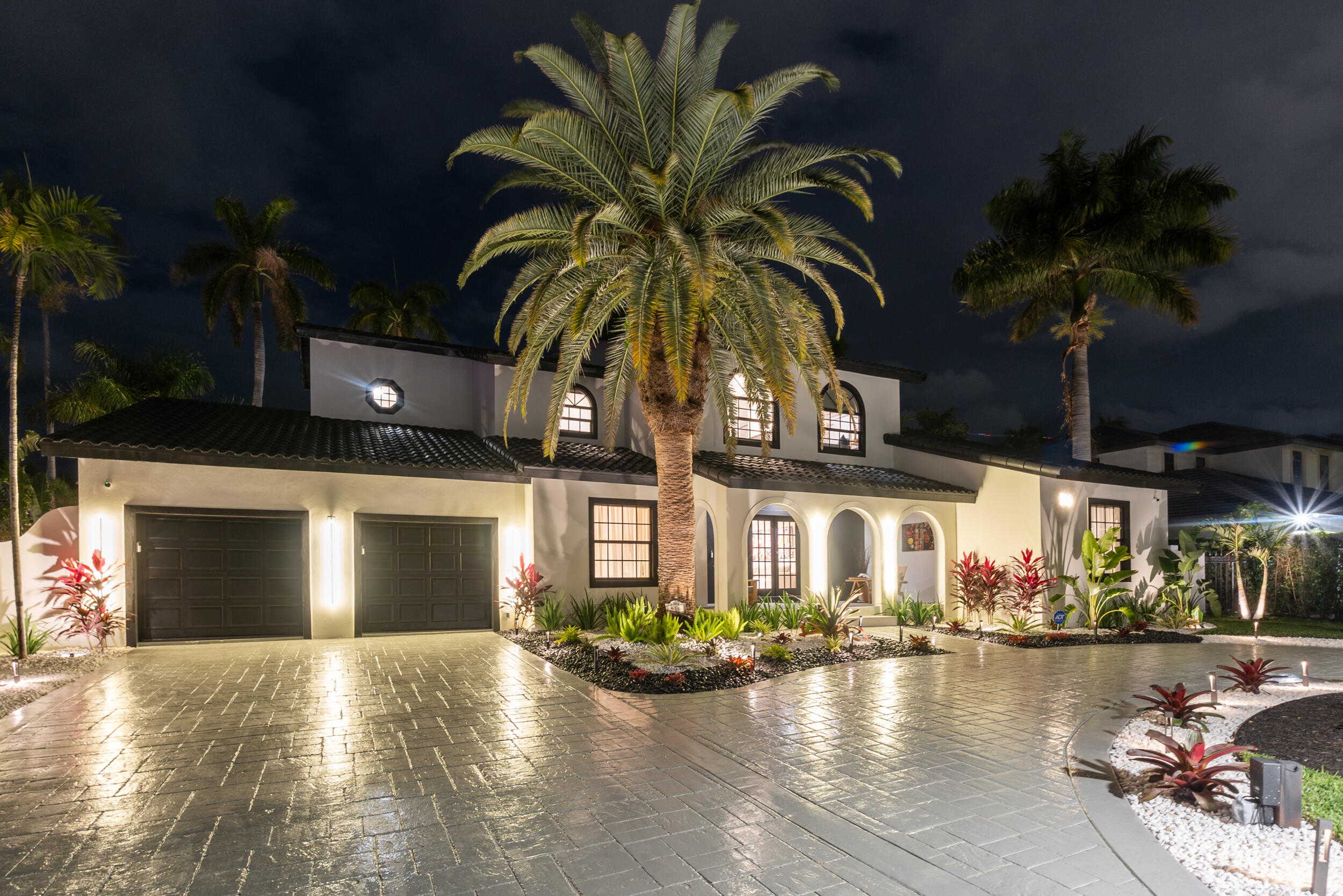 516 Royal Plaza Drive