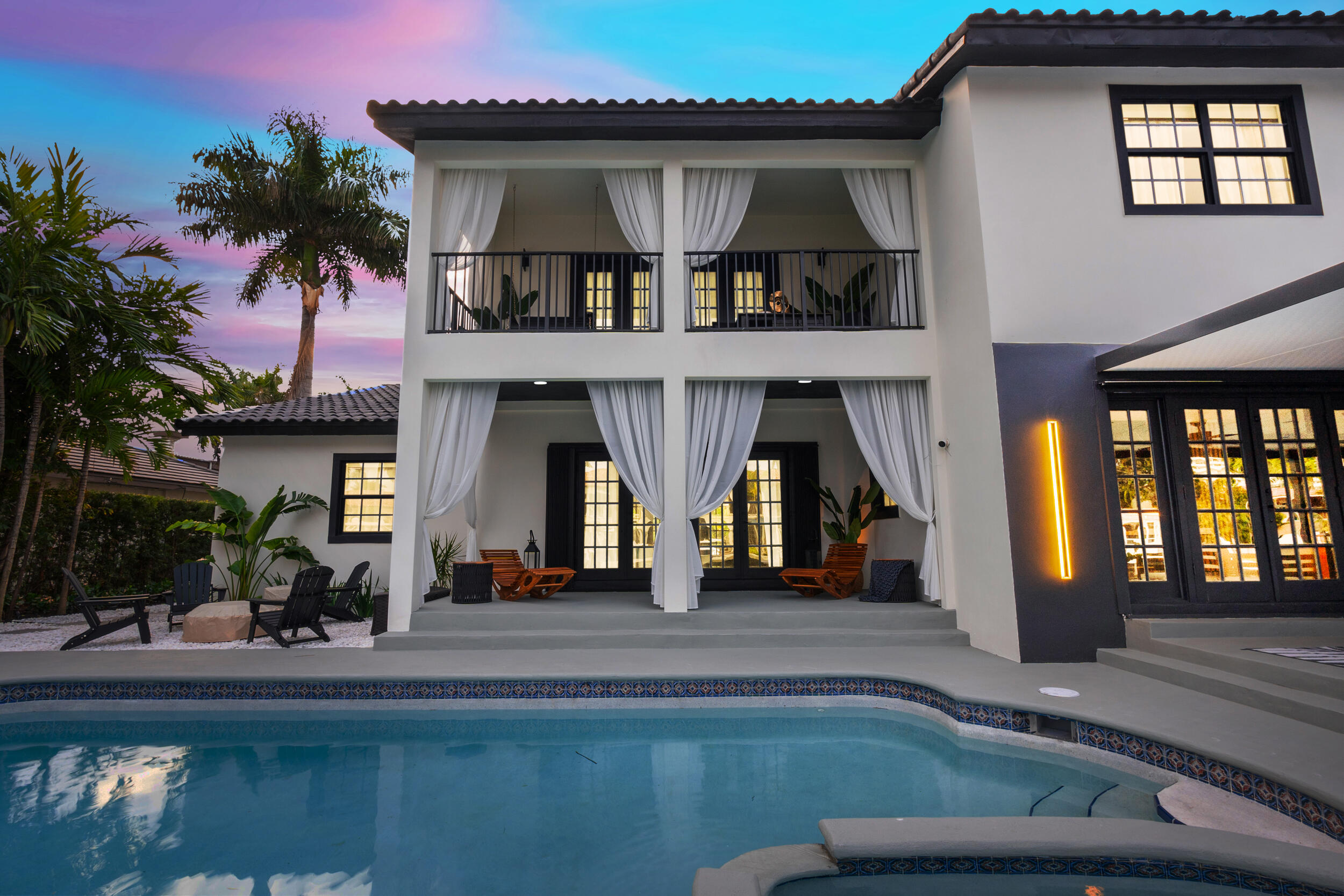 516 Royal Plaza Drive