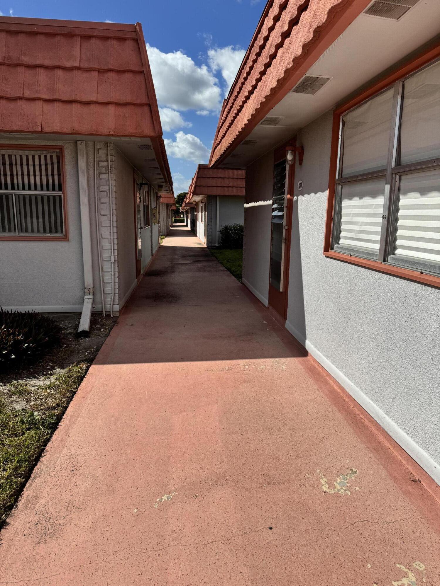 277 Seville L