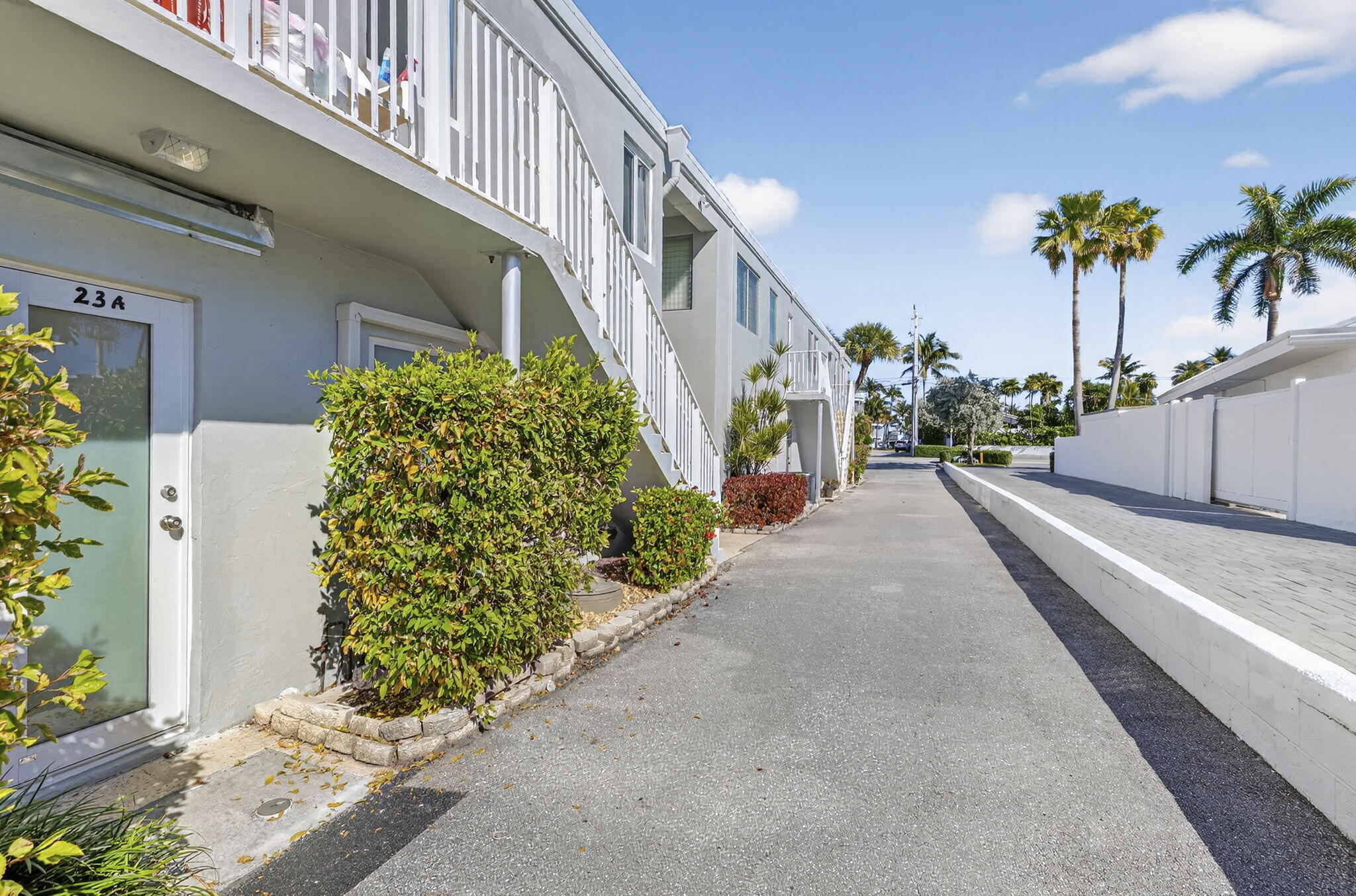 1221 Hillsboro Mile 23a