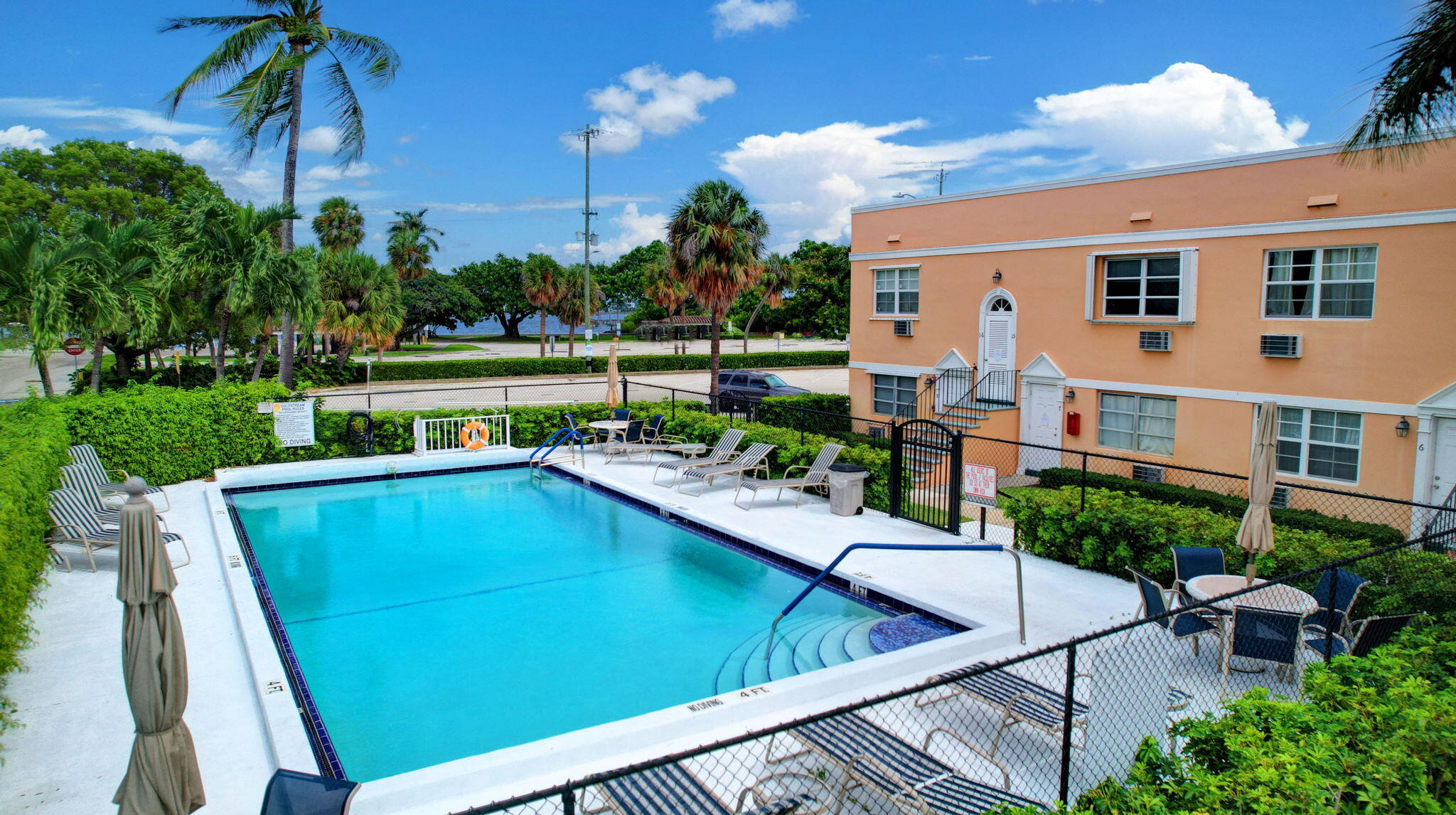 15 S Golfview Road 201