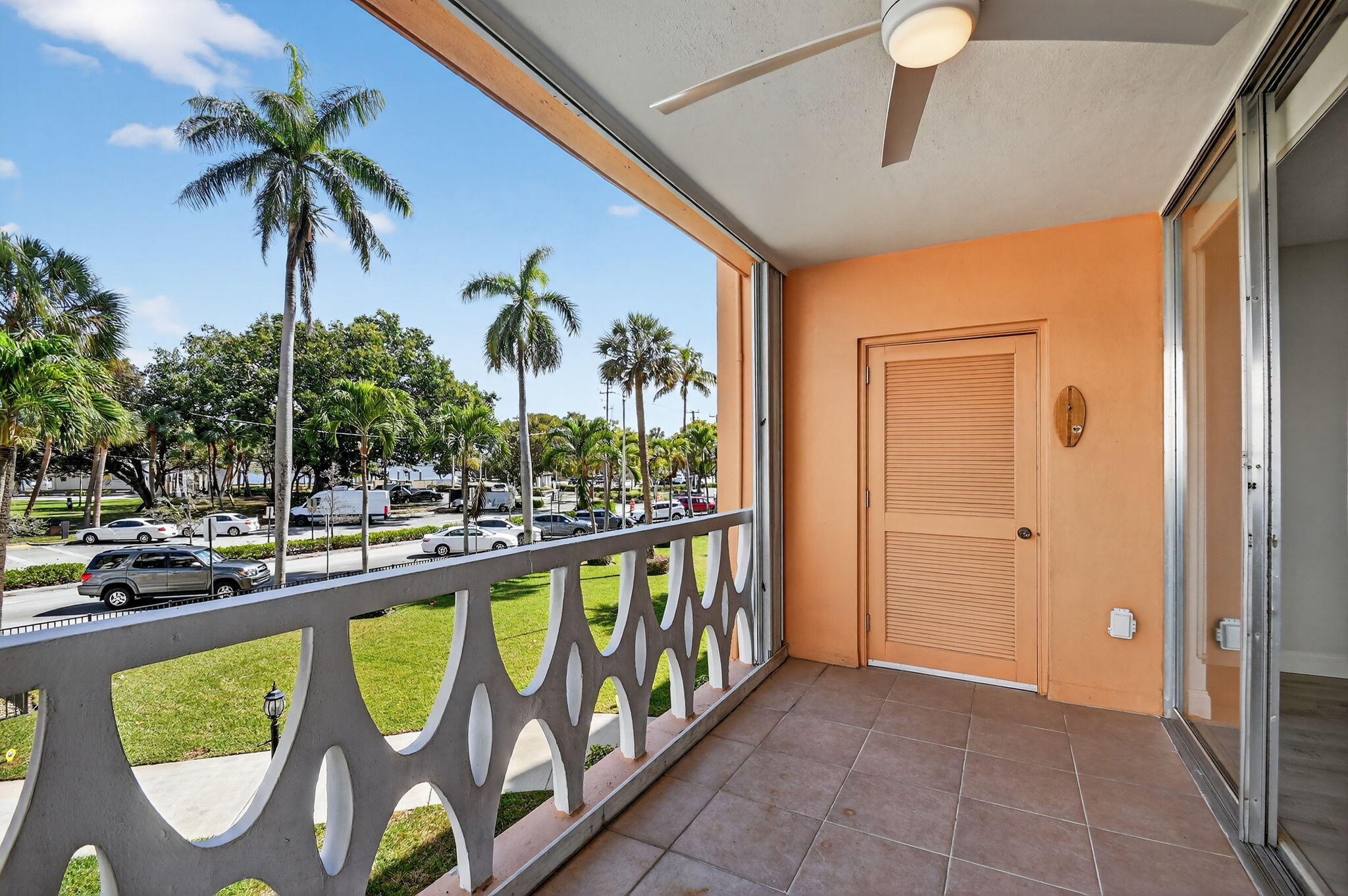 15 S Golfview Road 201