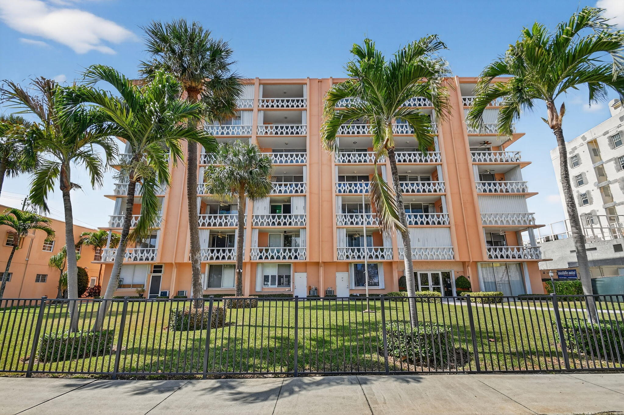 15 S Golfview Road 201