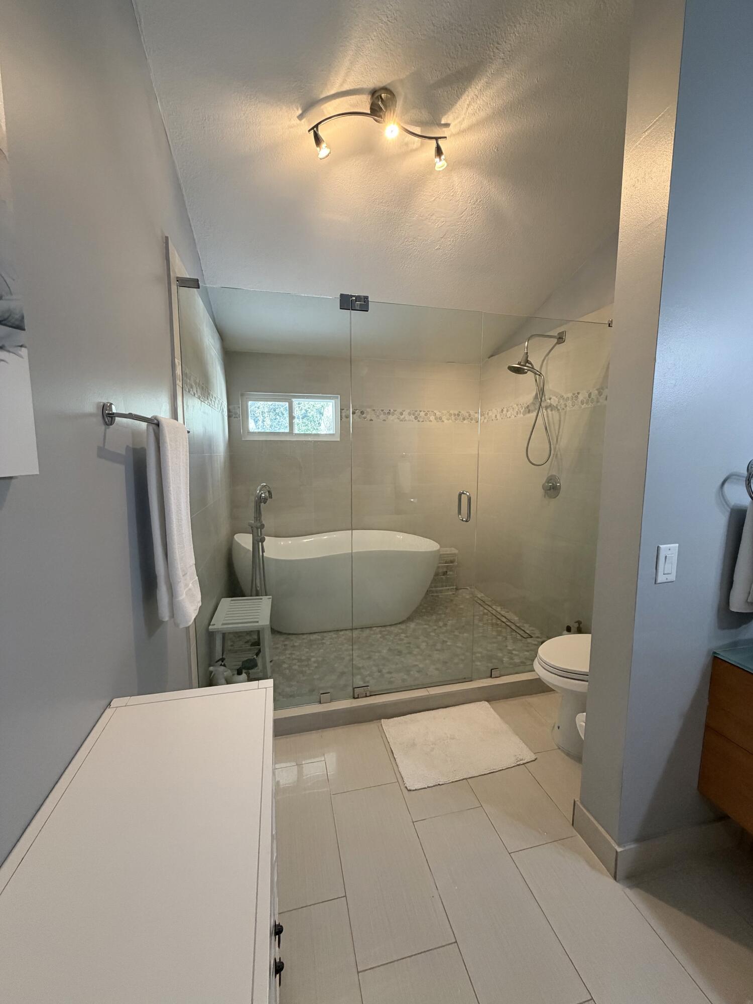 1400 NW 9th Avenue D-28