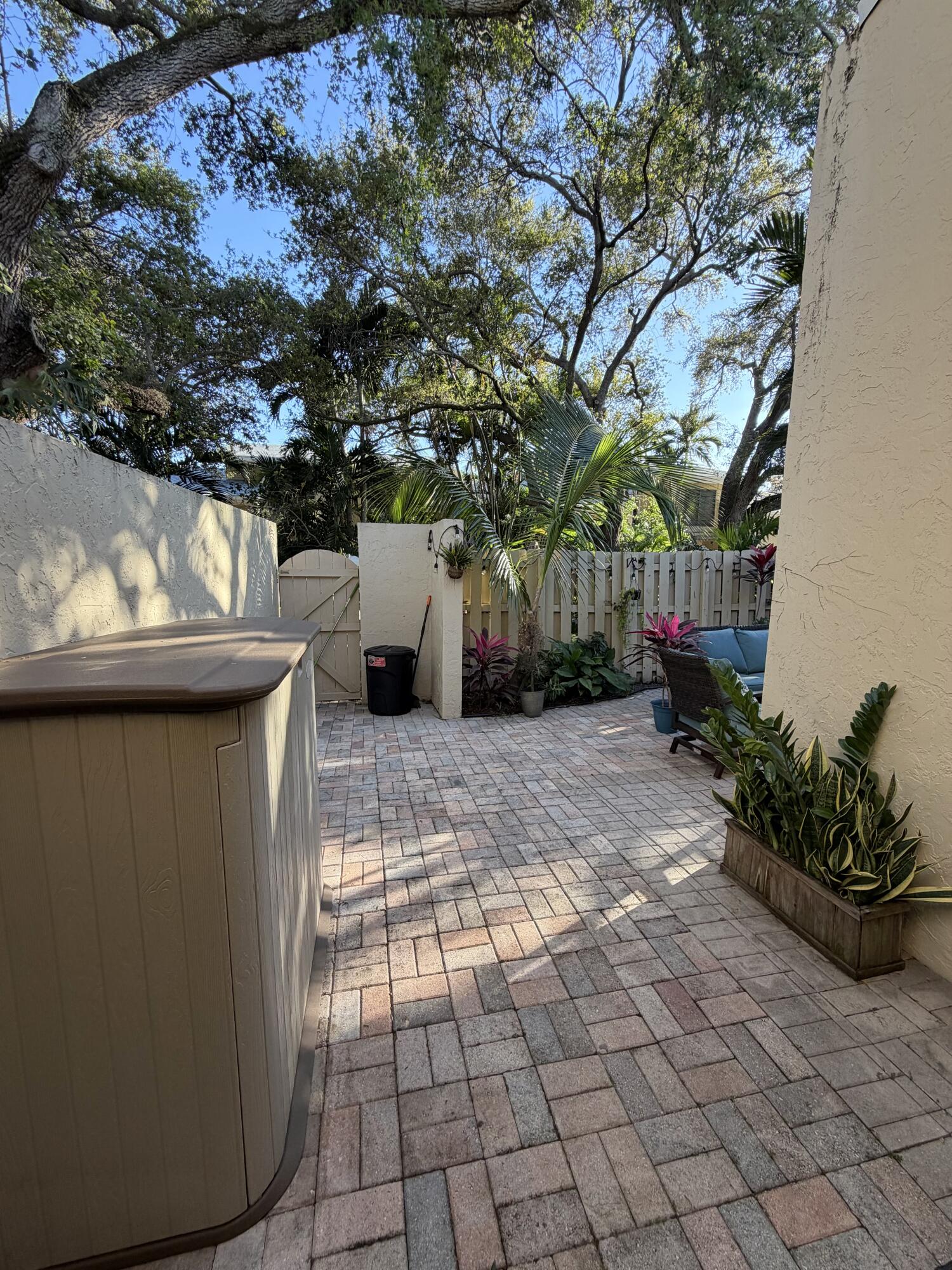 1400 NW 9th Avenue D-28