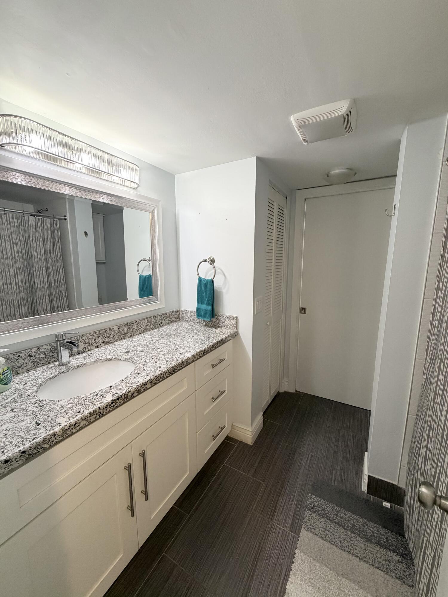 1400 NW 9th Avenue D-28