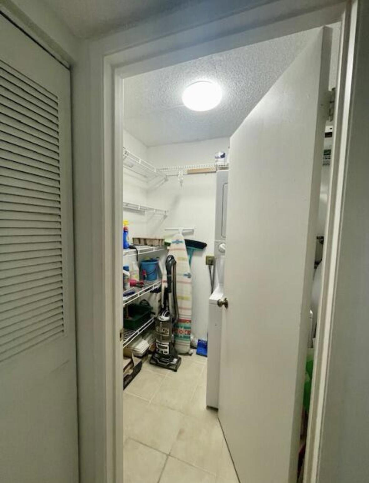 600 Egret Circle 7305