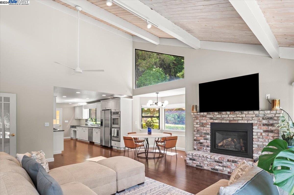 26465 Palomares Rd