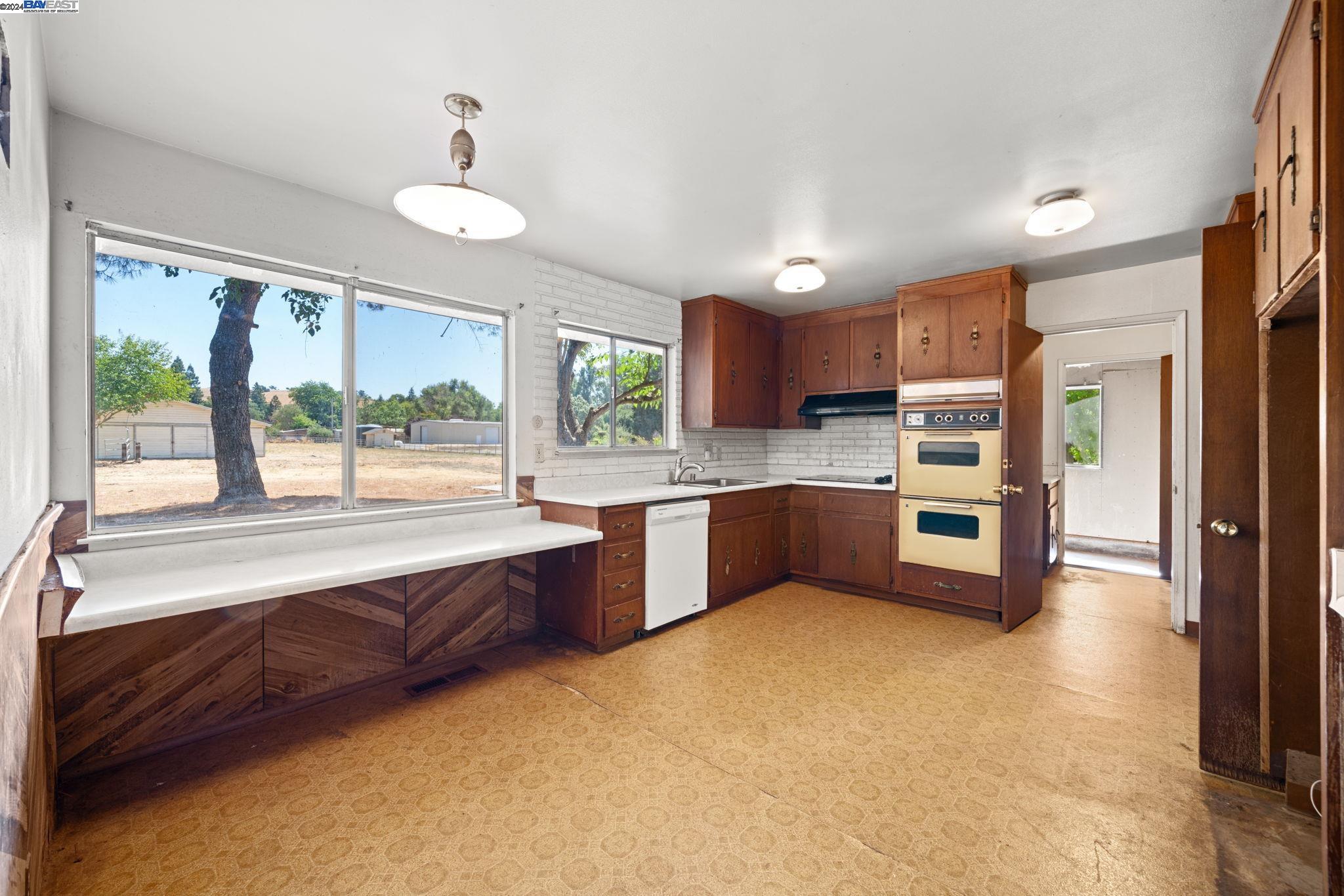 1430 Finley Rd