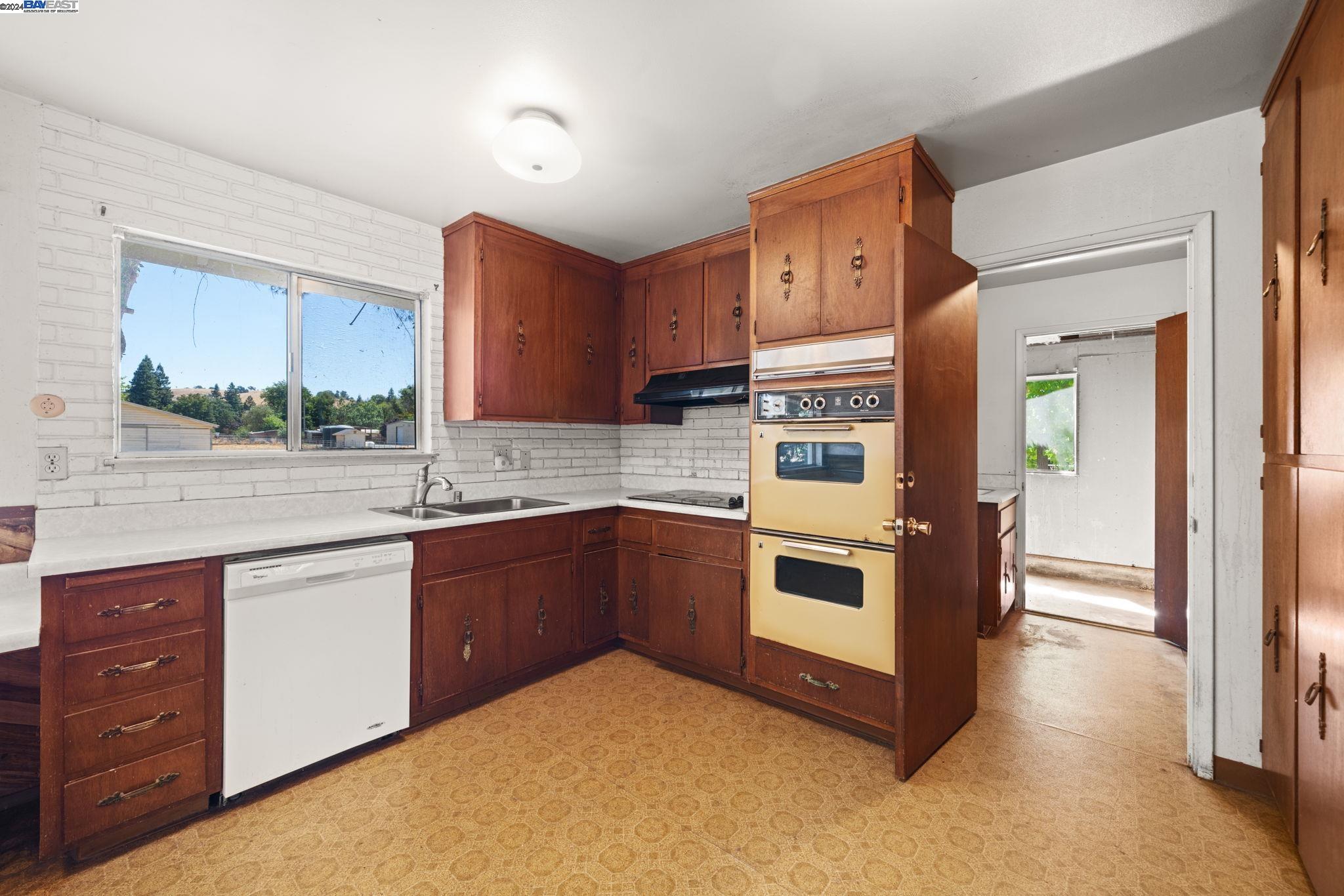 1430 Finley Rd