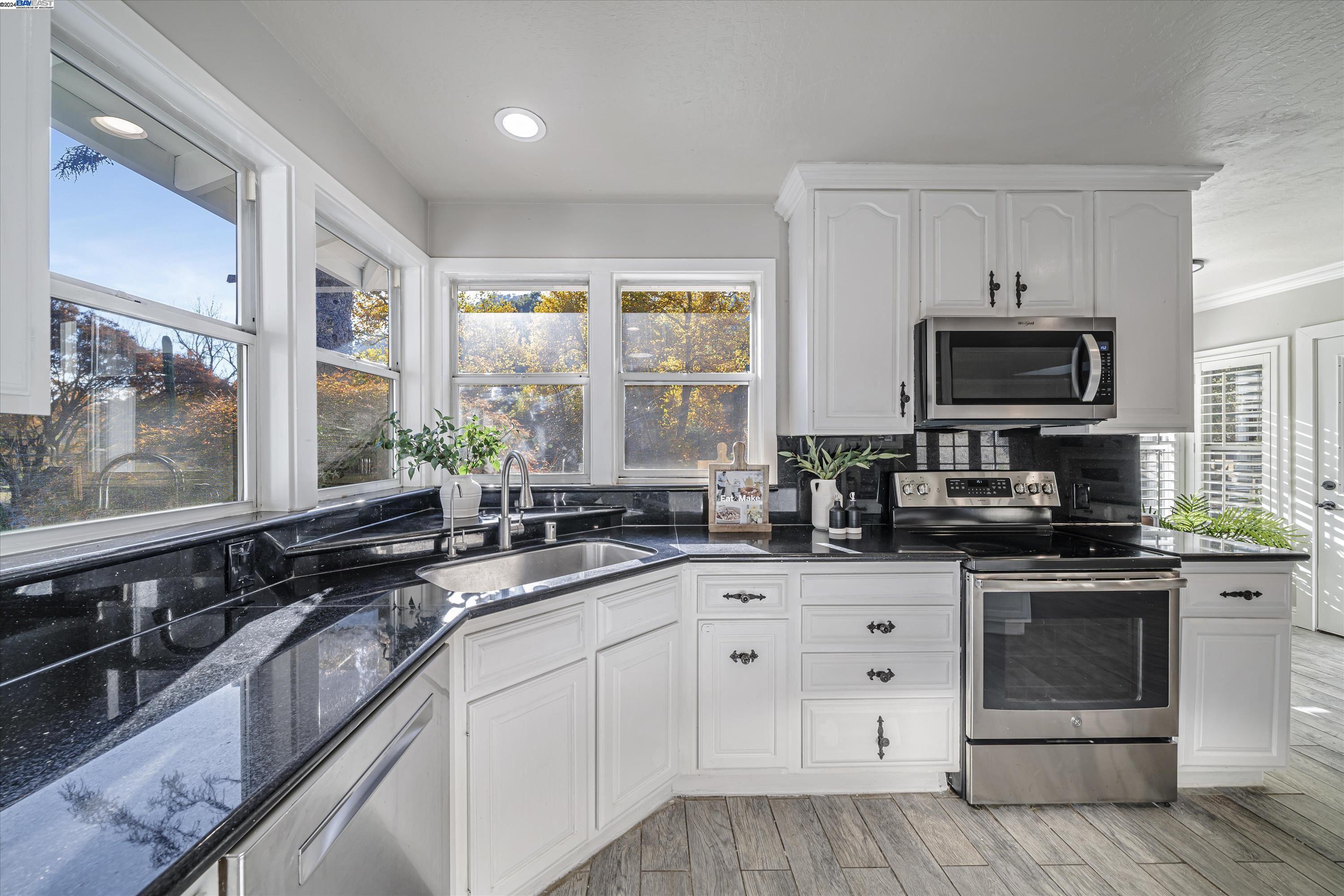 35650 Palomares Rd