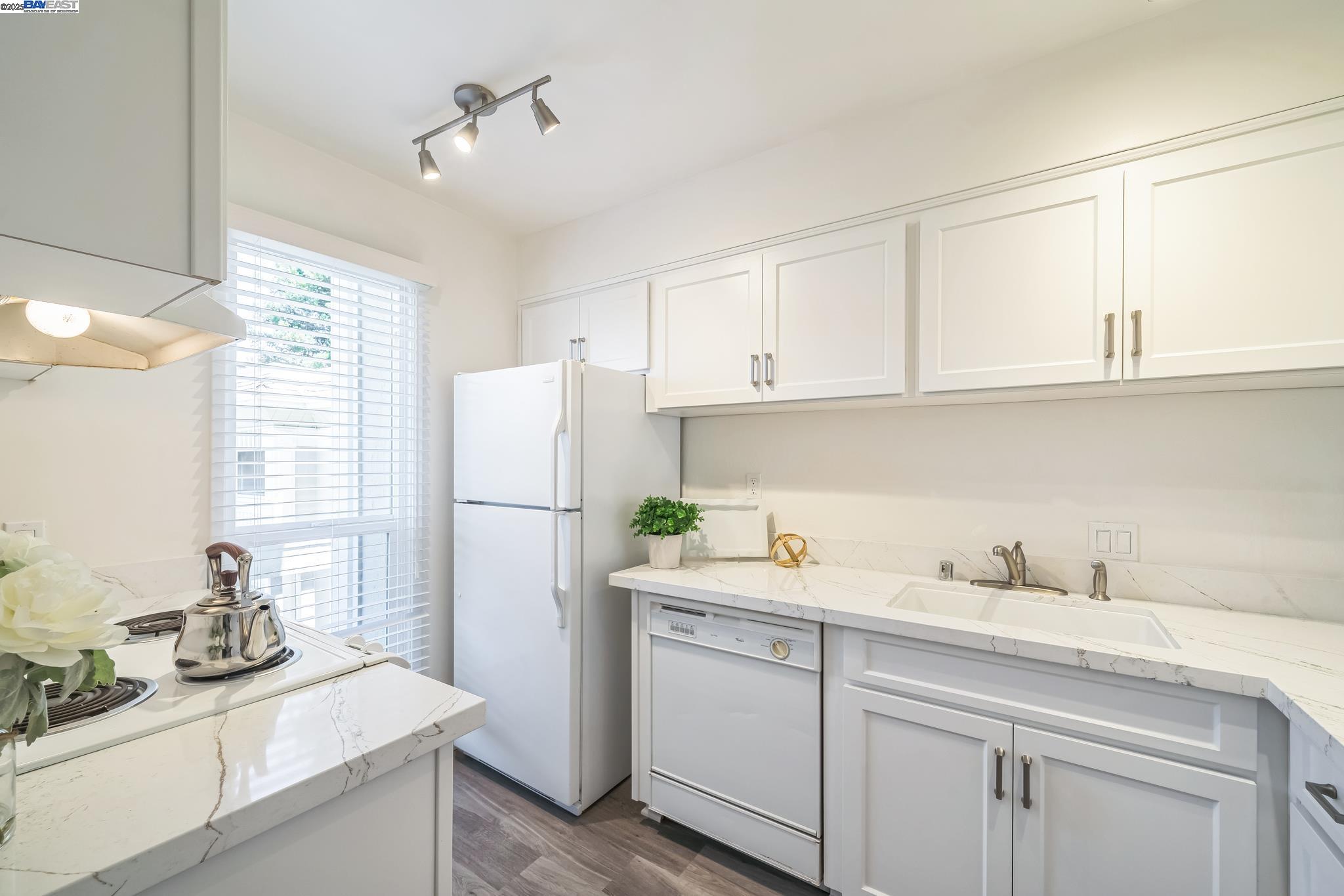 3399 Norton Way # 6