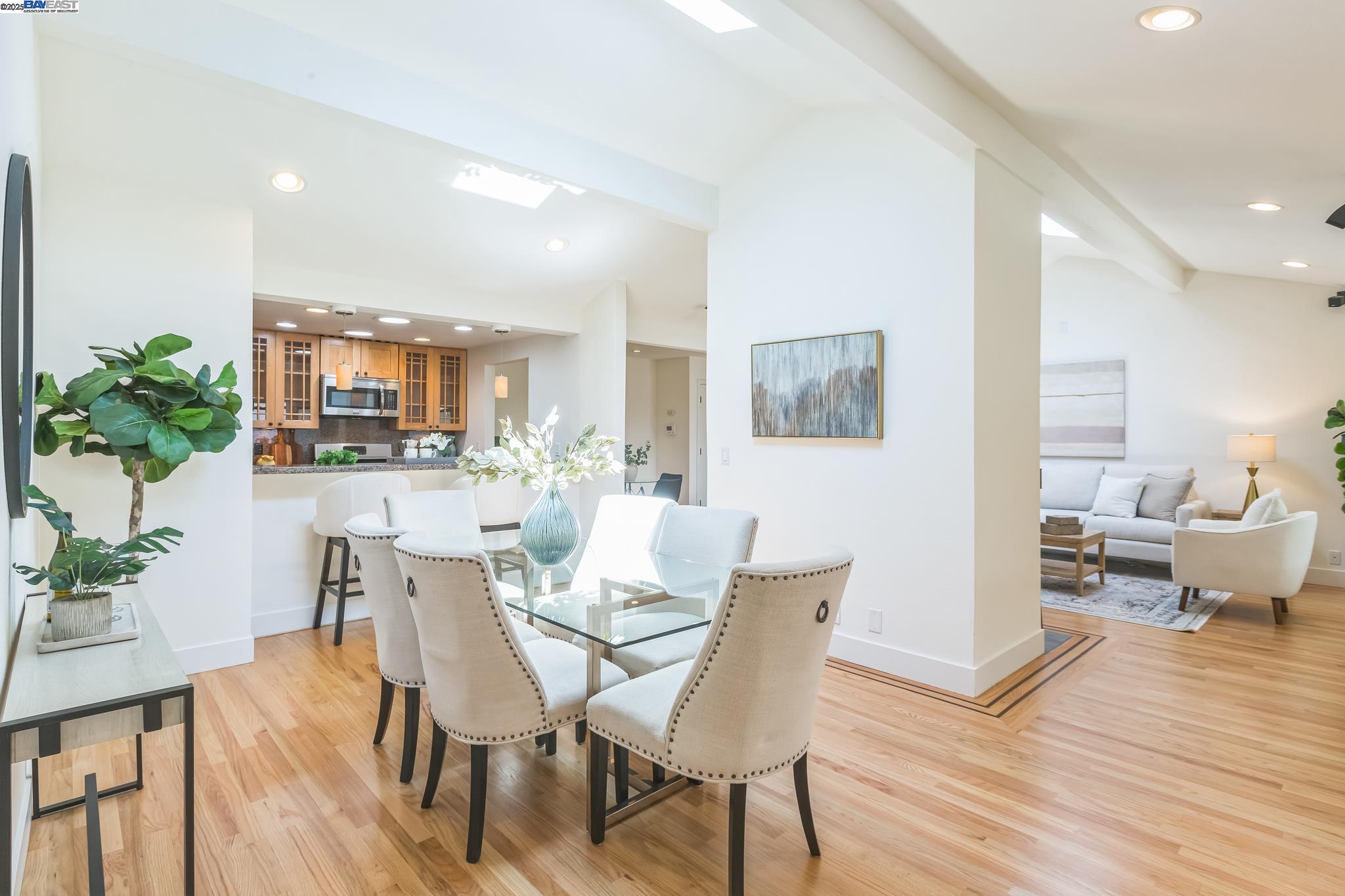 812 Luz Ct