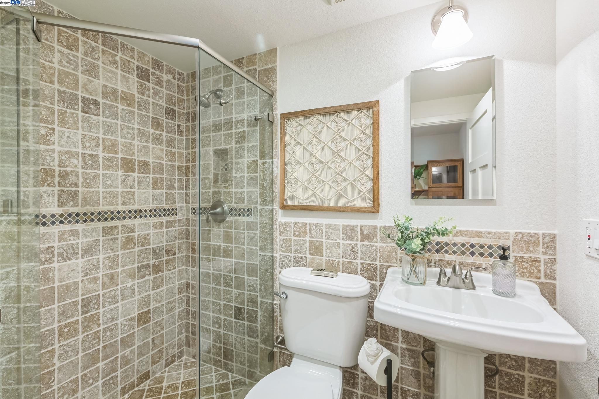 812 Luz Ct
