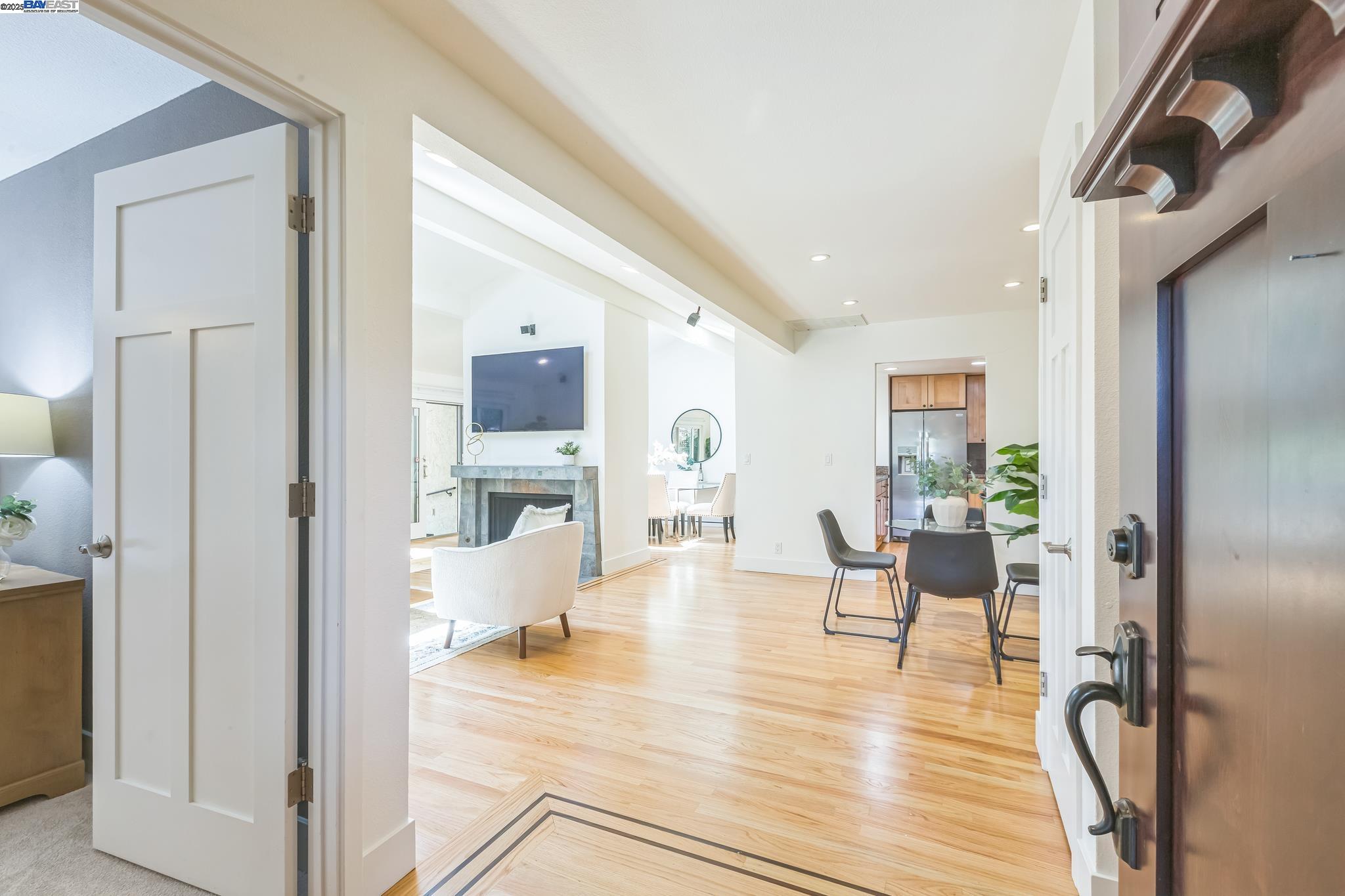 812 Luz Ct