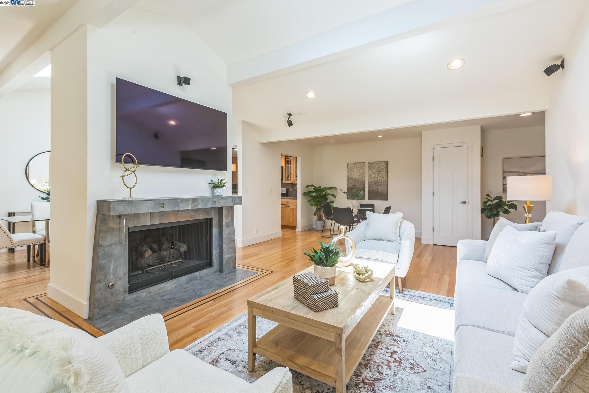 812 Luz Ct