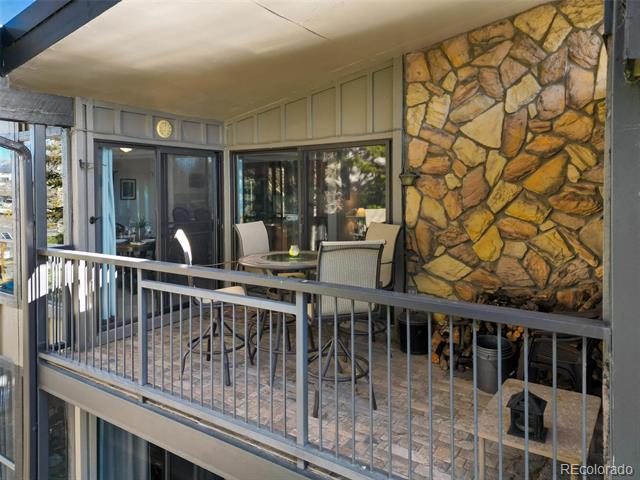 176 E La Bonte Street Unit: 302