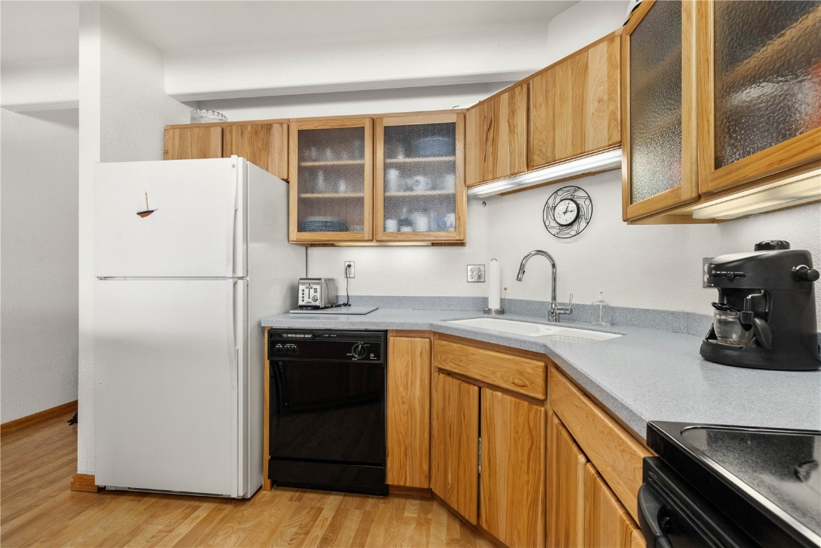 220 E La Bonte STREET 115