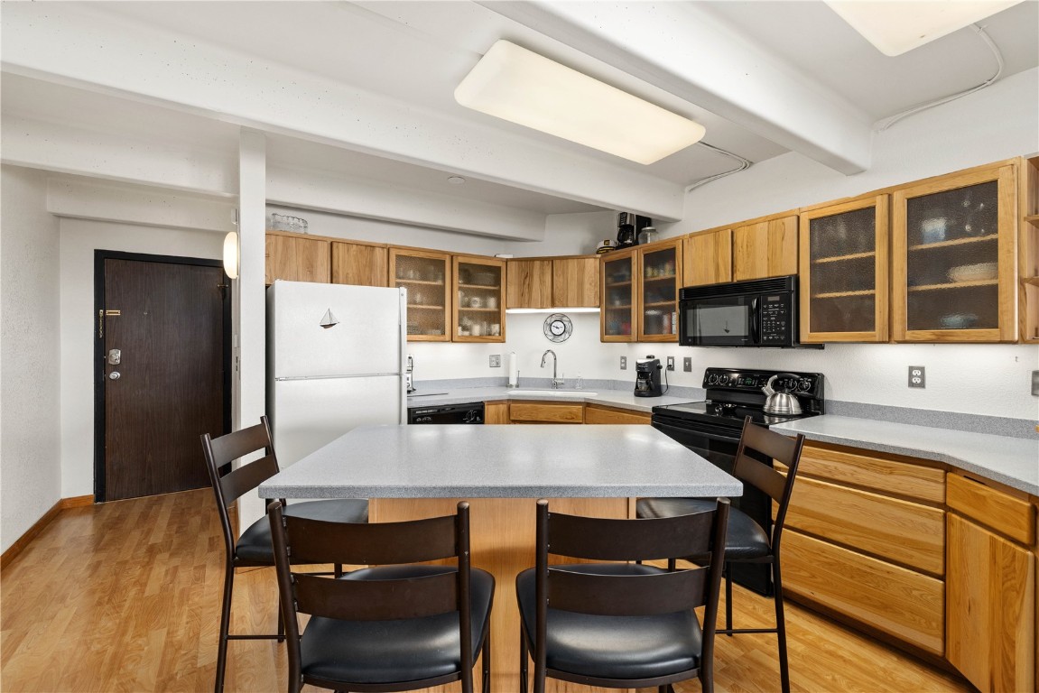 220 E La Bonte STREET 115