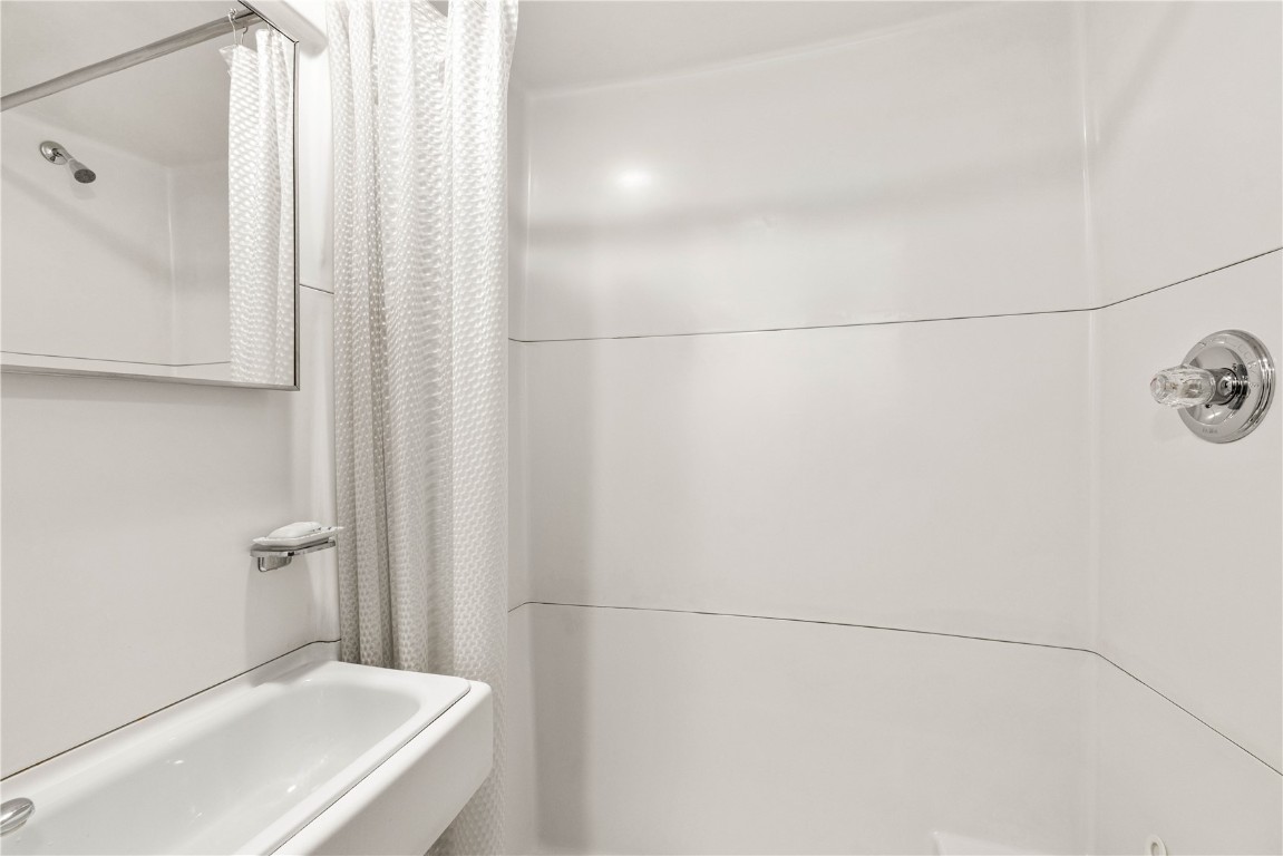 220 E La Bonte STREET 115