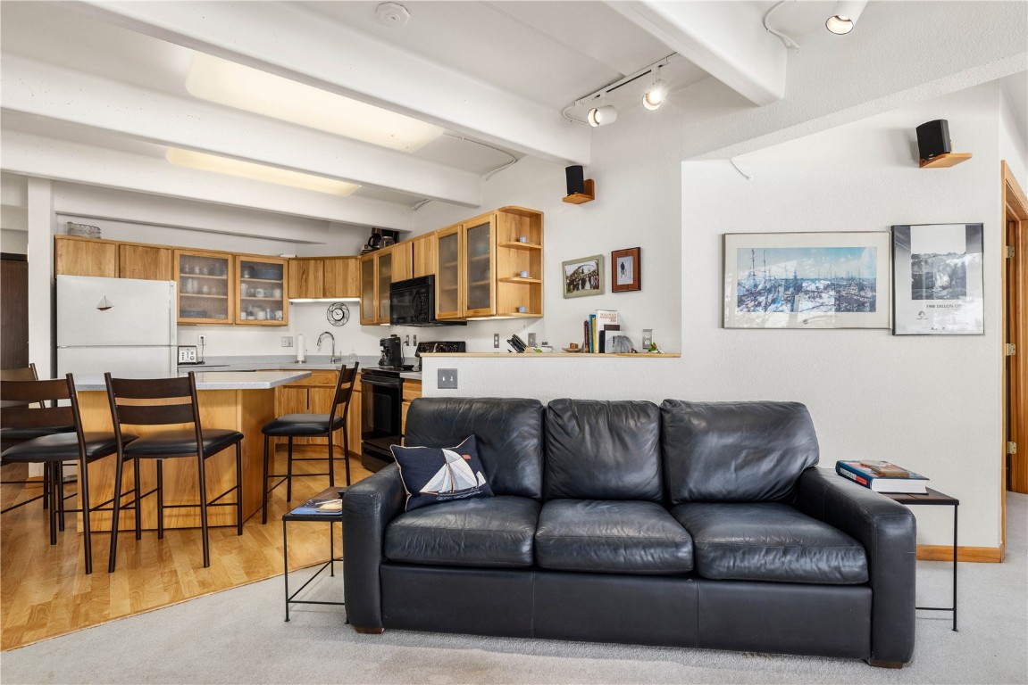 220 E La Bonte STREET 115