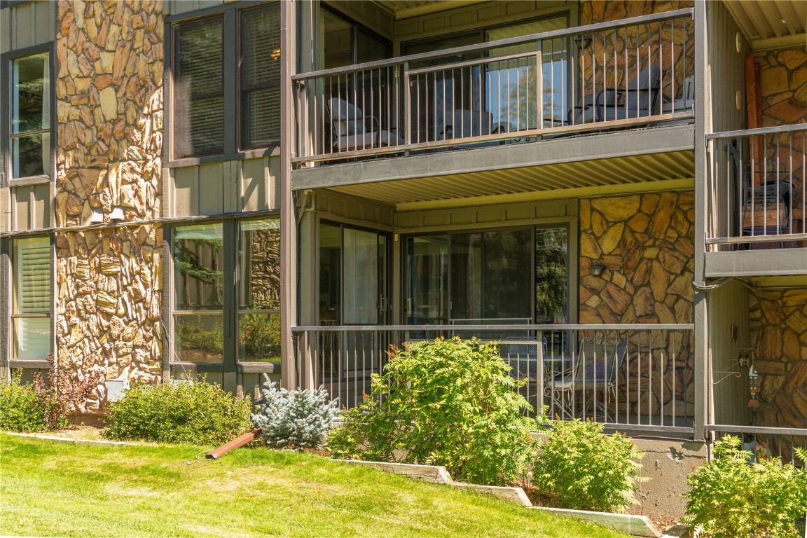 176 E La Bonte STREET 104