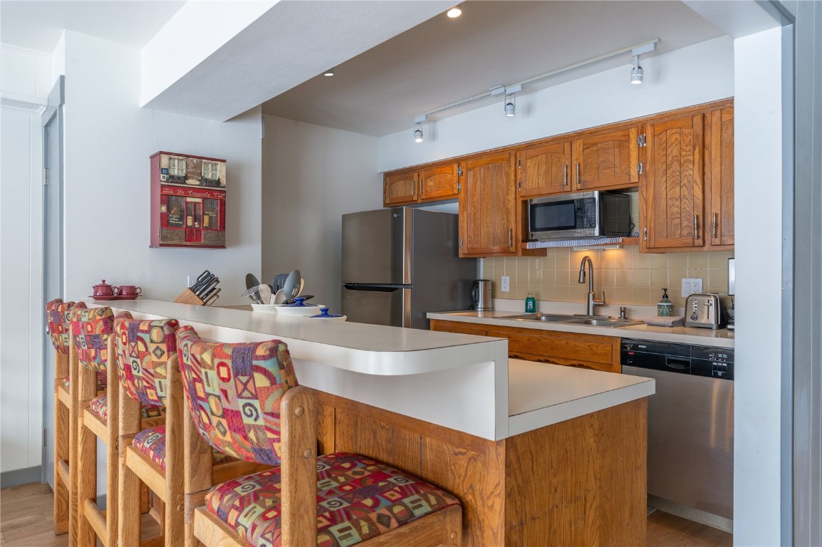 176 E La Bonte STREET 104