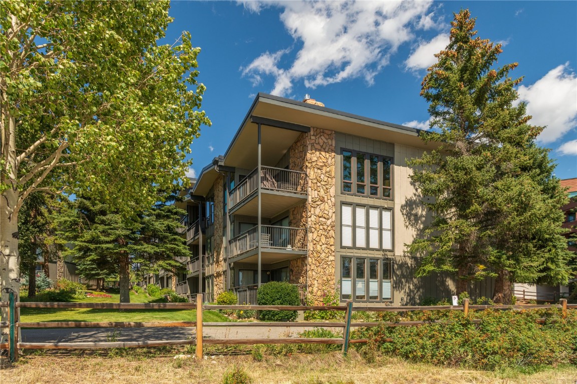 176 E La Bonte STREET 104