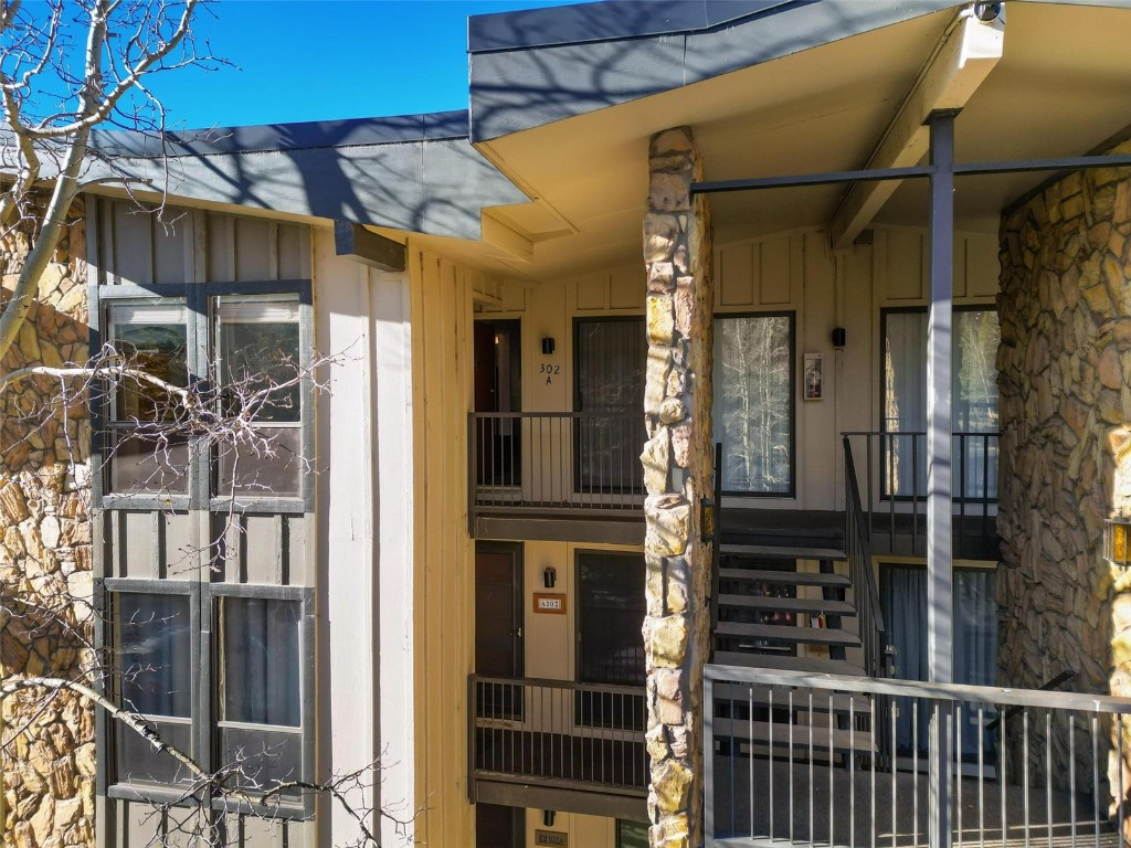 176 E La Bonte STREET 302