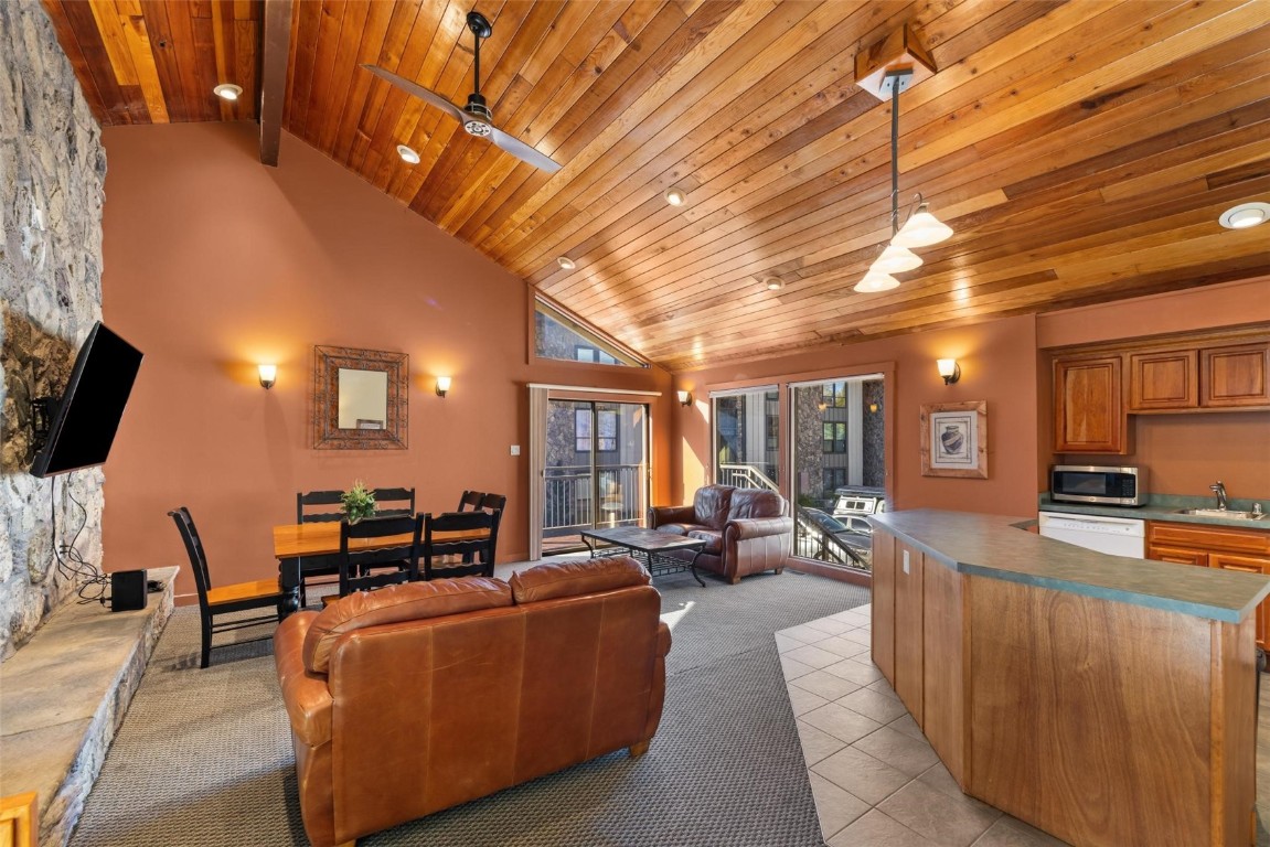 176 E La Bonte STREET 302