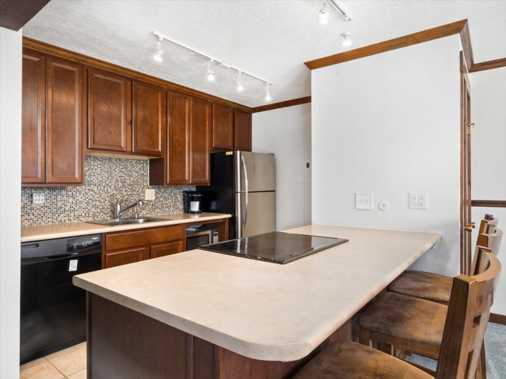 160 E La Bonte STREET 203